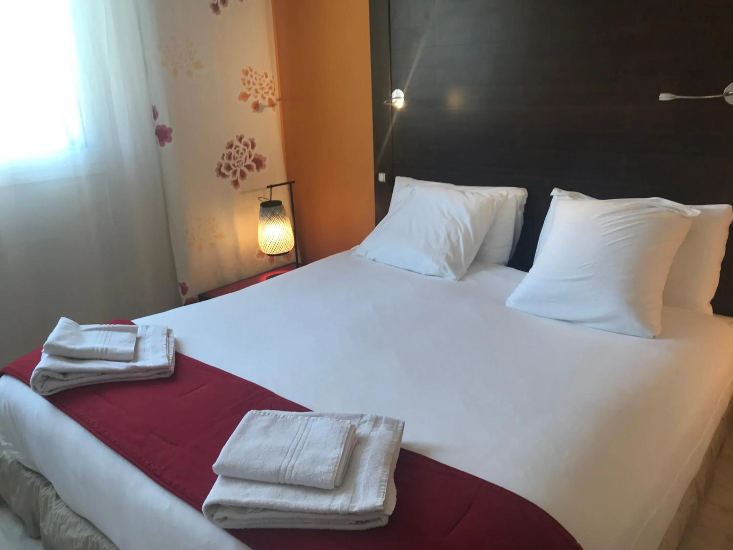 Shower, Bed in MOODz HOTEL VIENNE