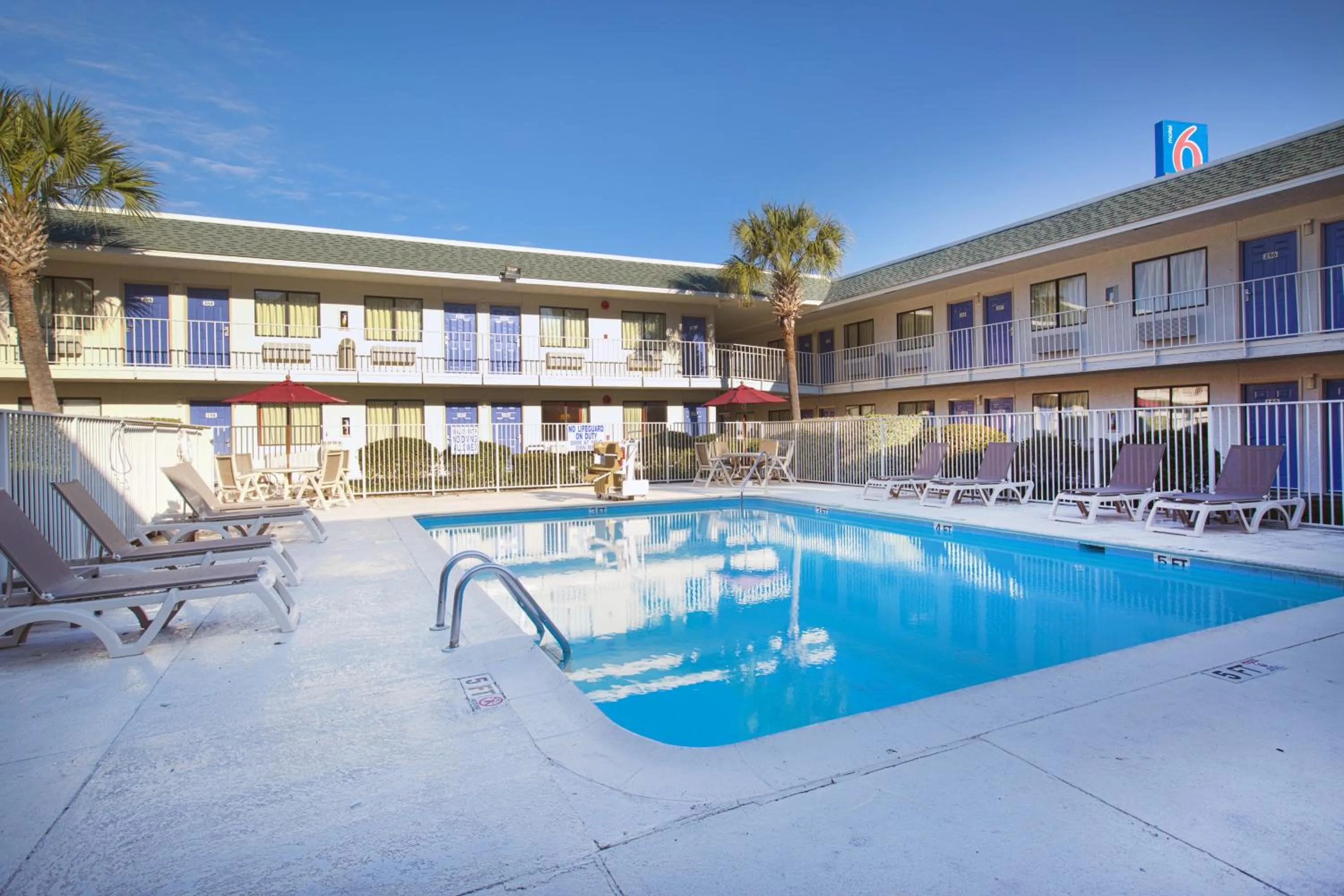Facade/entrance in North Charleston Lodge