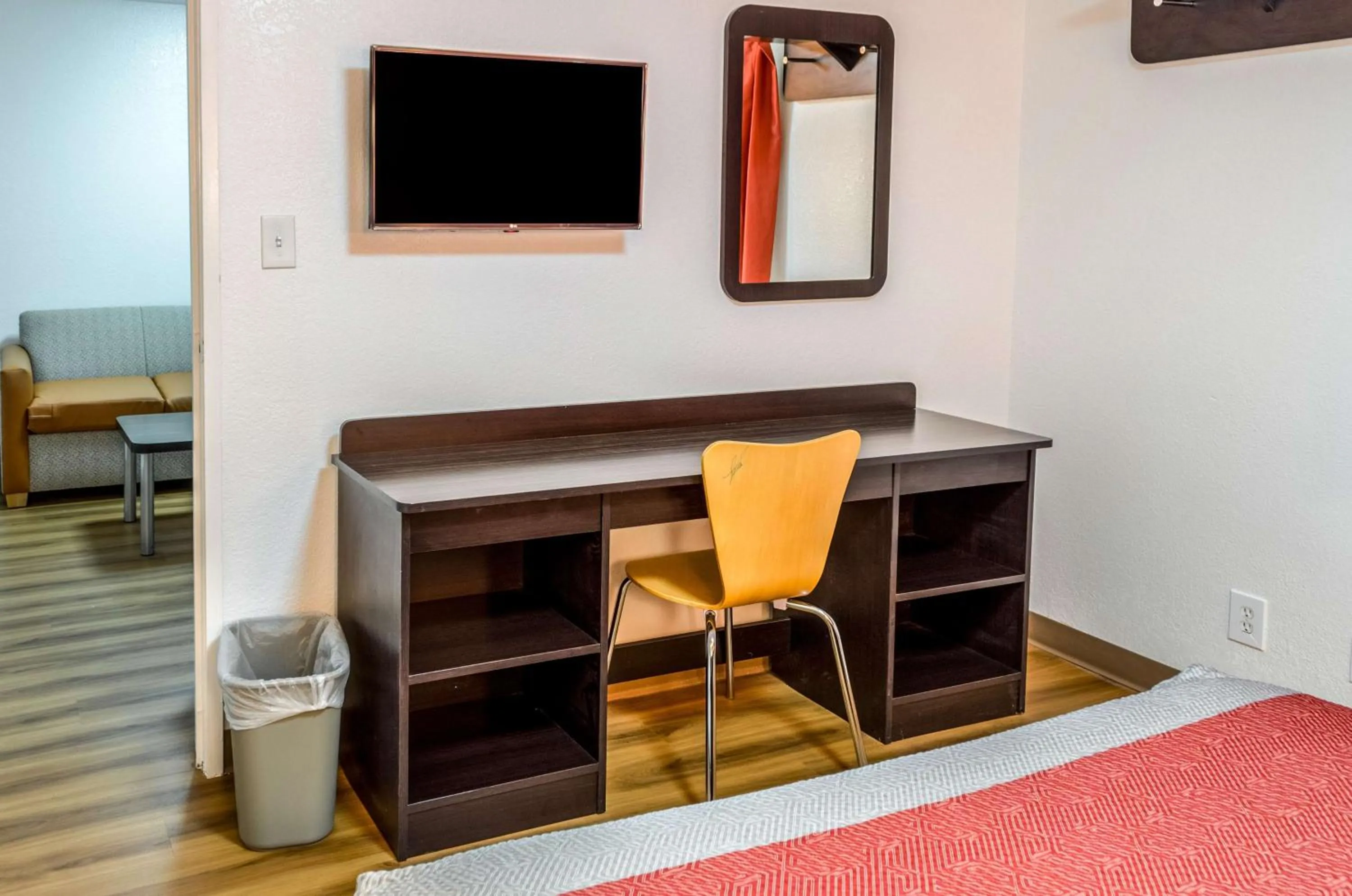 TV and multimedia in North Charleston Lodge