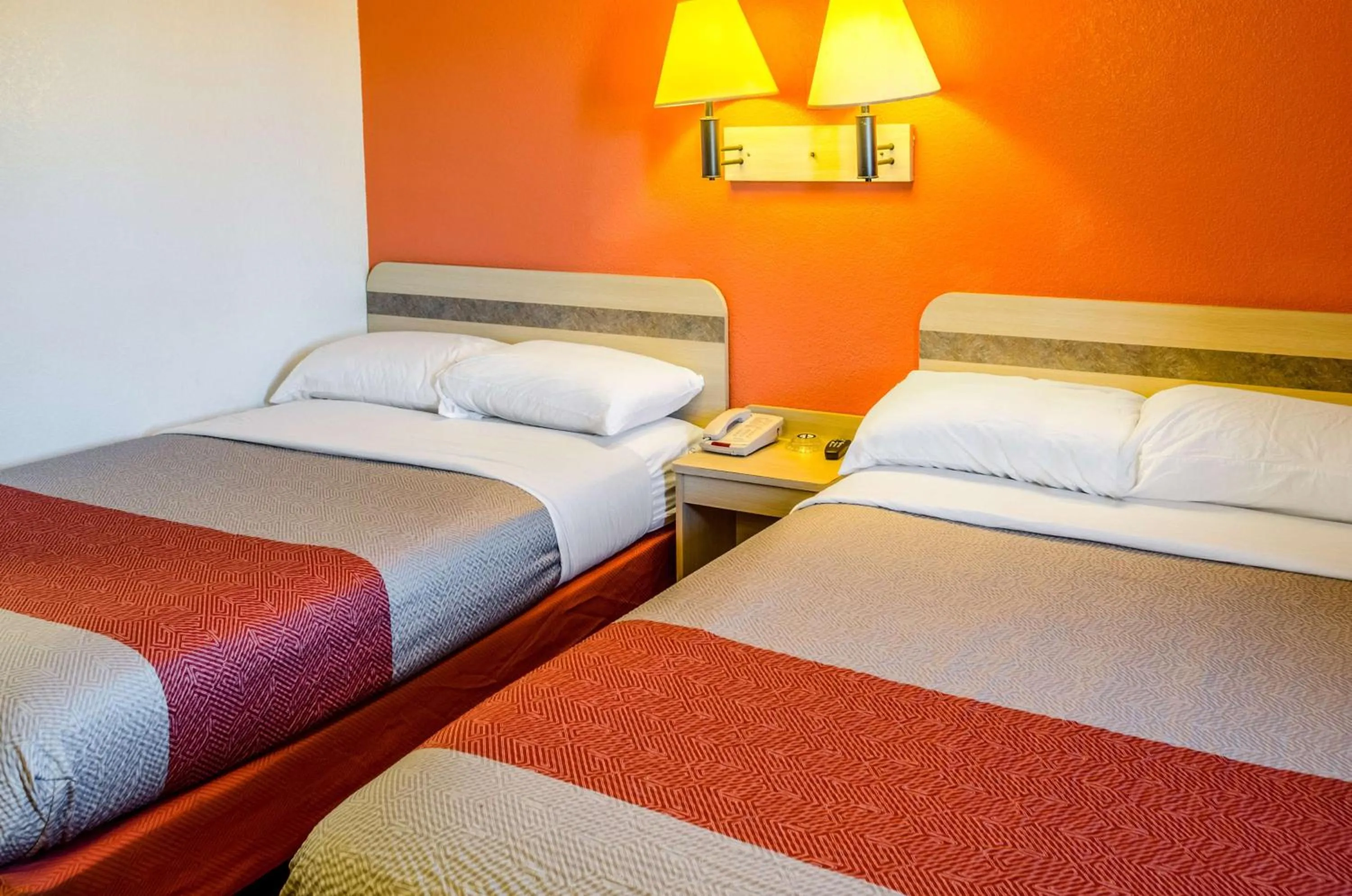 Bedroom, Bed in North Charleston Lodge