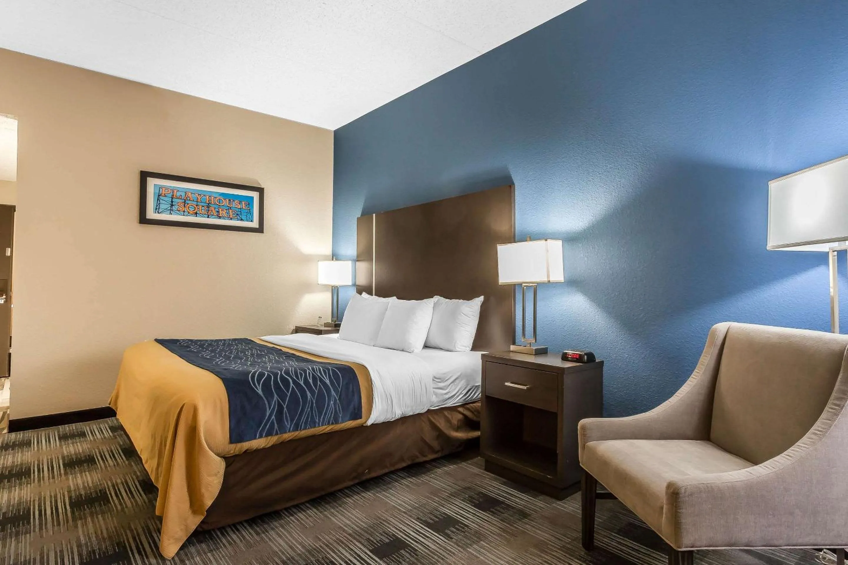 Photo of the whole room, Bed in Comfort Inn Cleveland Airport