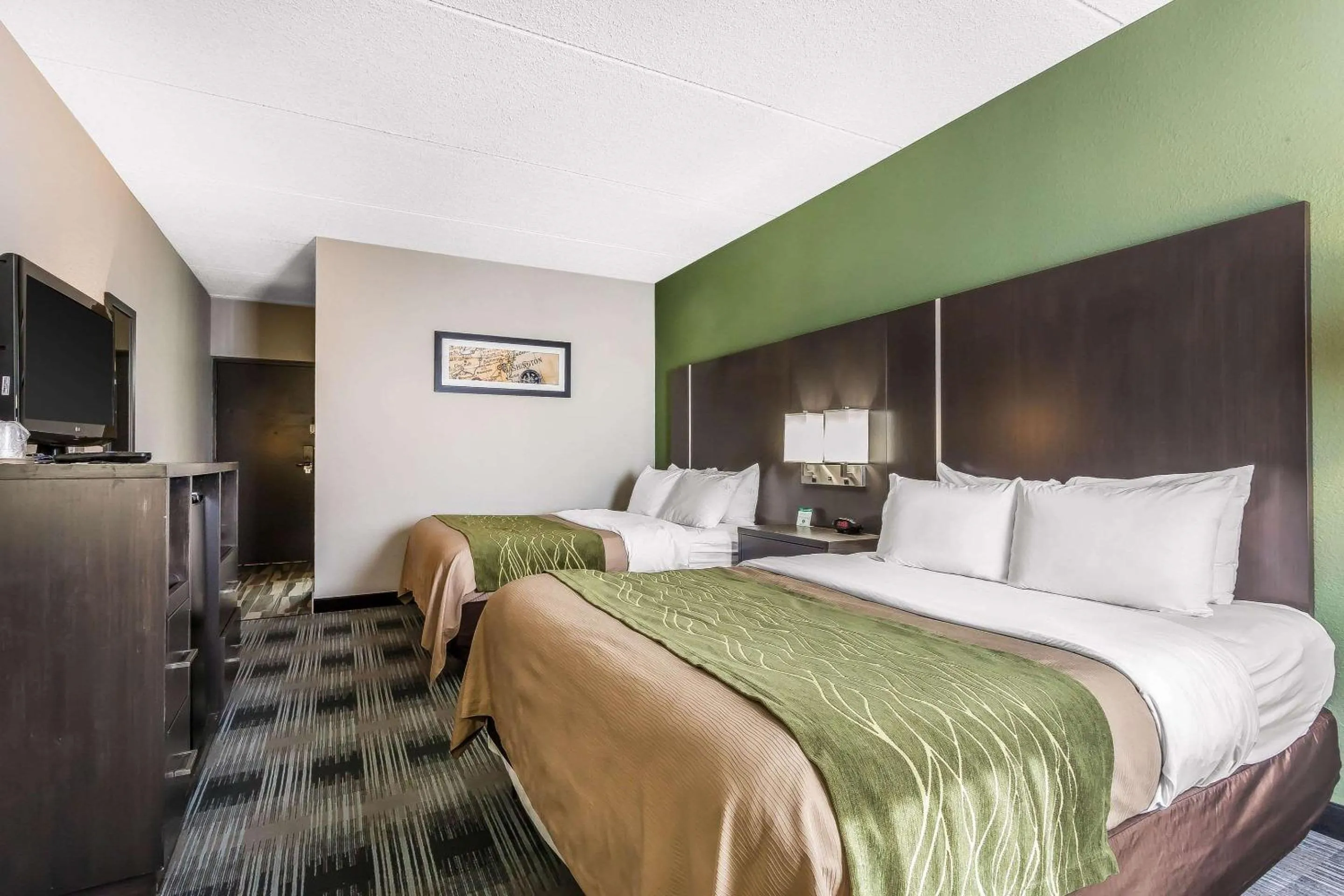 Photo of the whole room, Bed in Comfort Inn Cleveland Airport