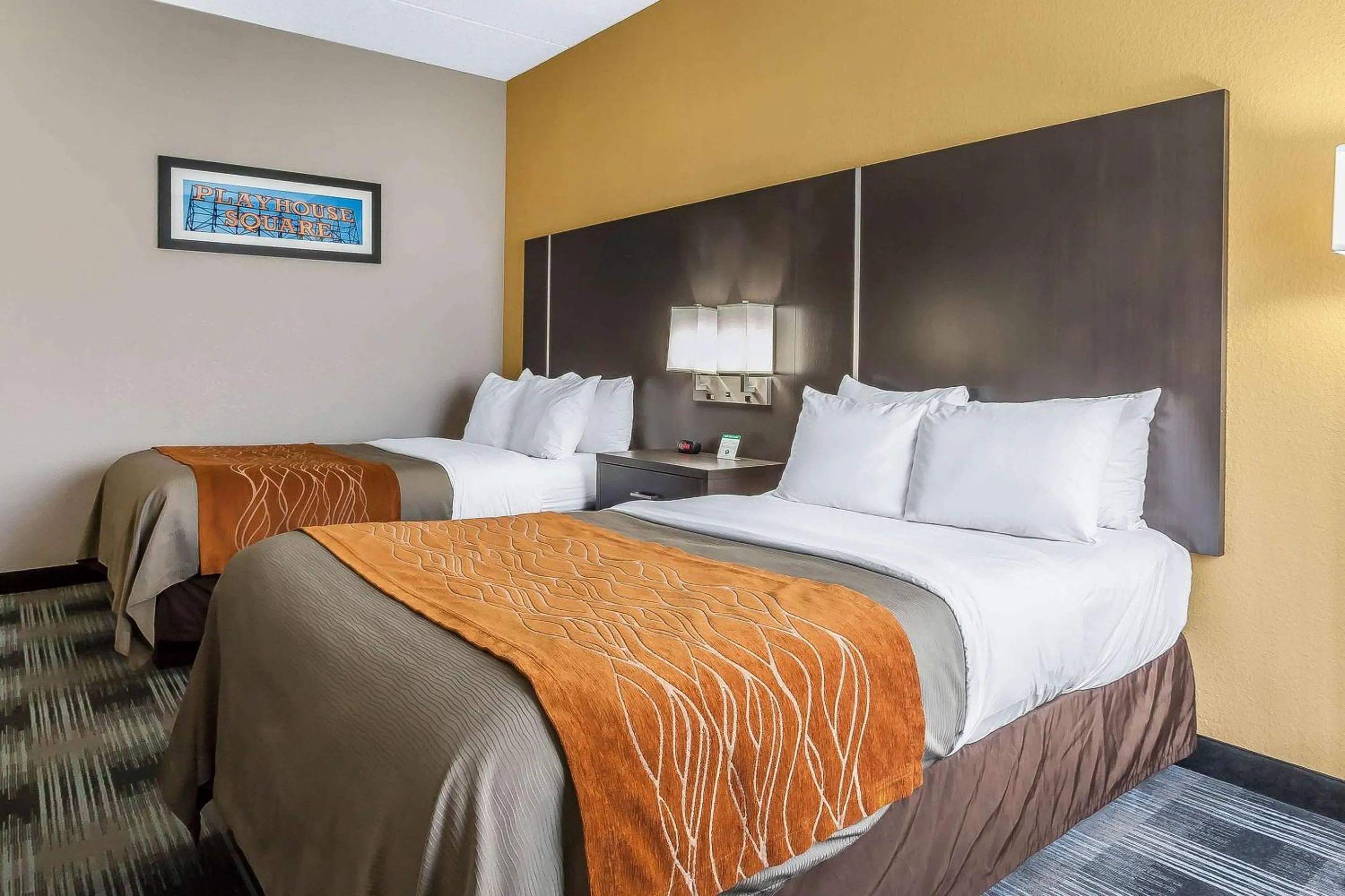 Photo of the whole room, Bed in Comfort Inn Cleveland Airport