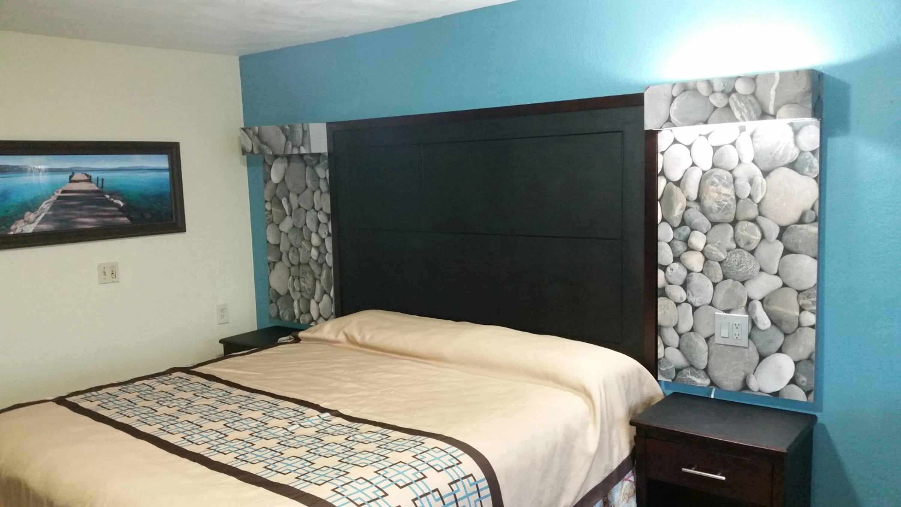 Street view, Bed in Driftwood Beach Motel