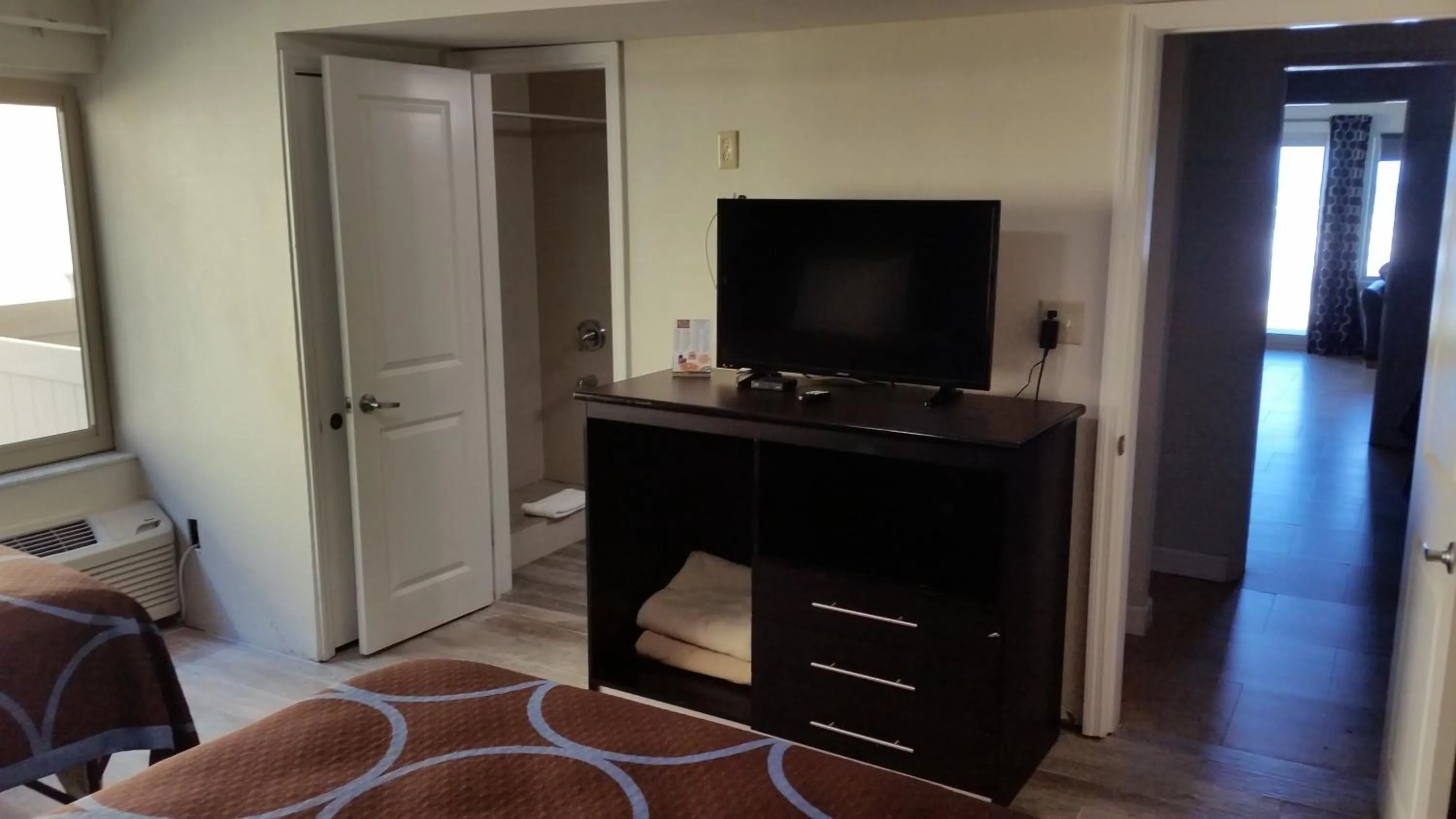 Bed in Driftwood Beach Motel