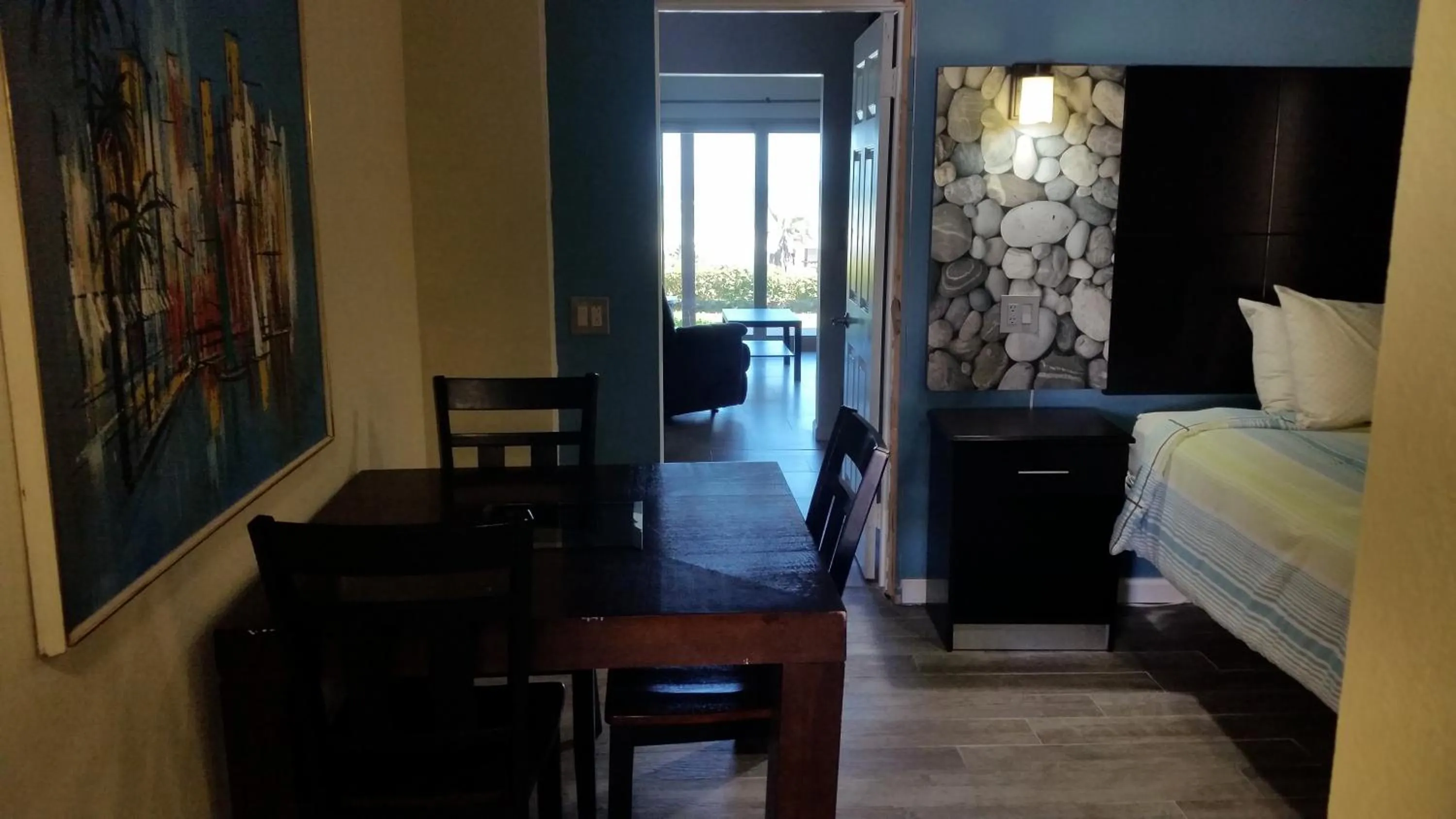 Patio, Bed in Driftwood Beach Motel