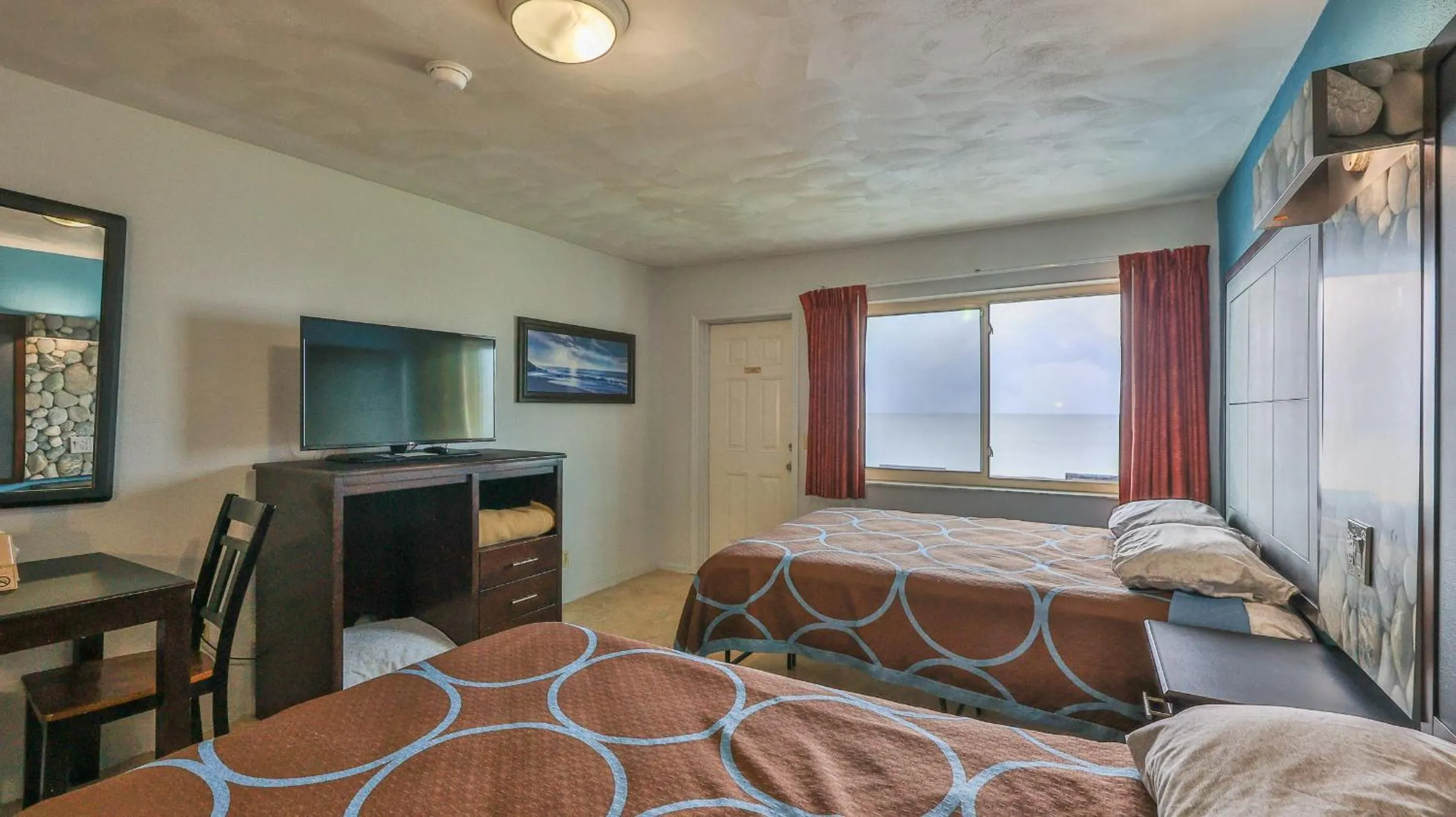 Photo of the whole room, Bed in Driftwood Beach Motel