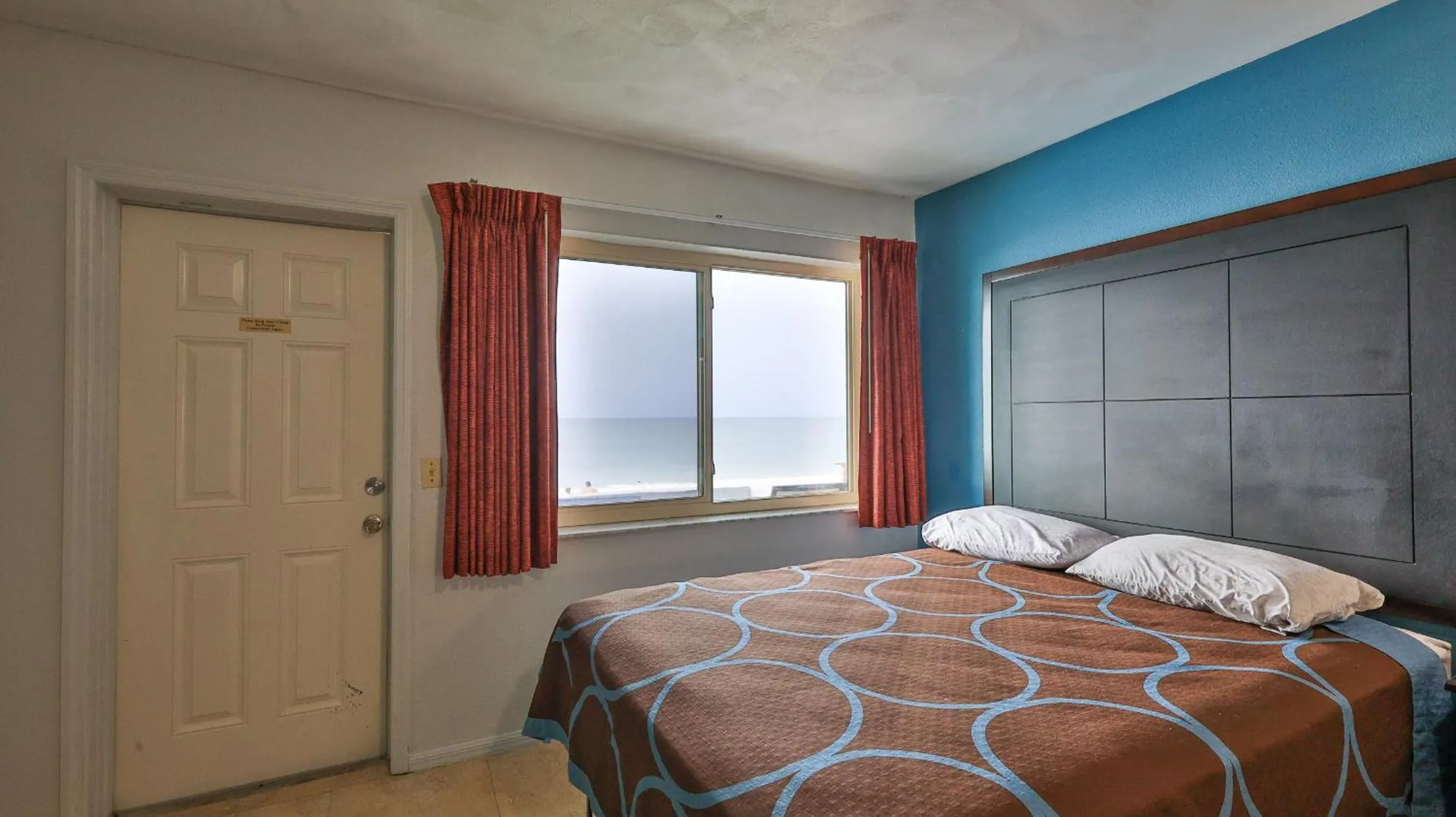 Bed in Driftwood Beach Motel