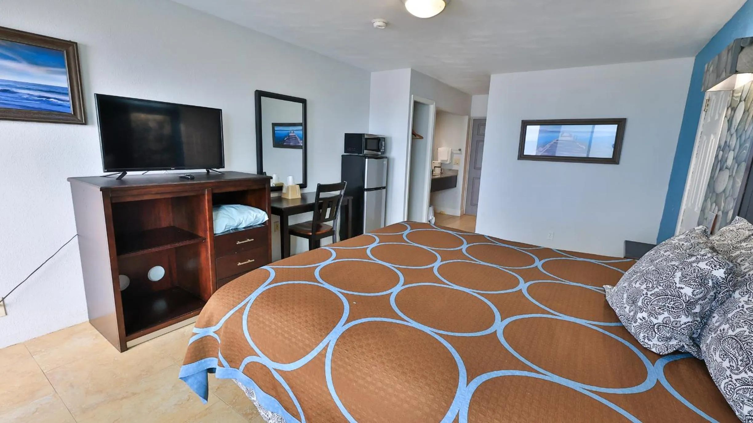 Bed in Driftwood Beach Motel