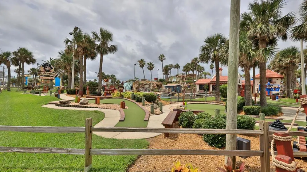Street view in Driftwood Beach Motel