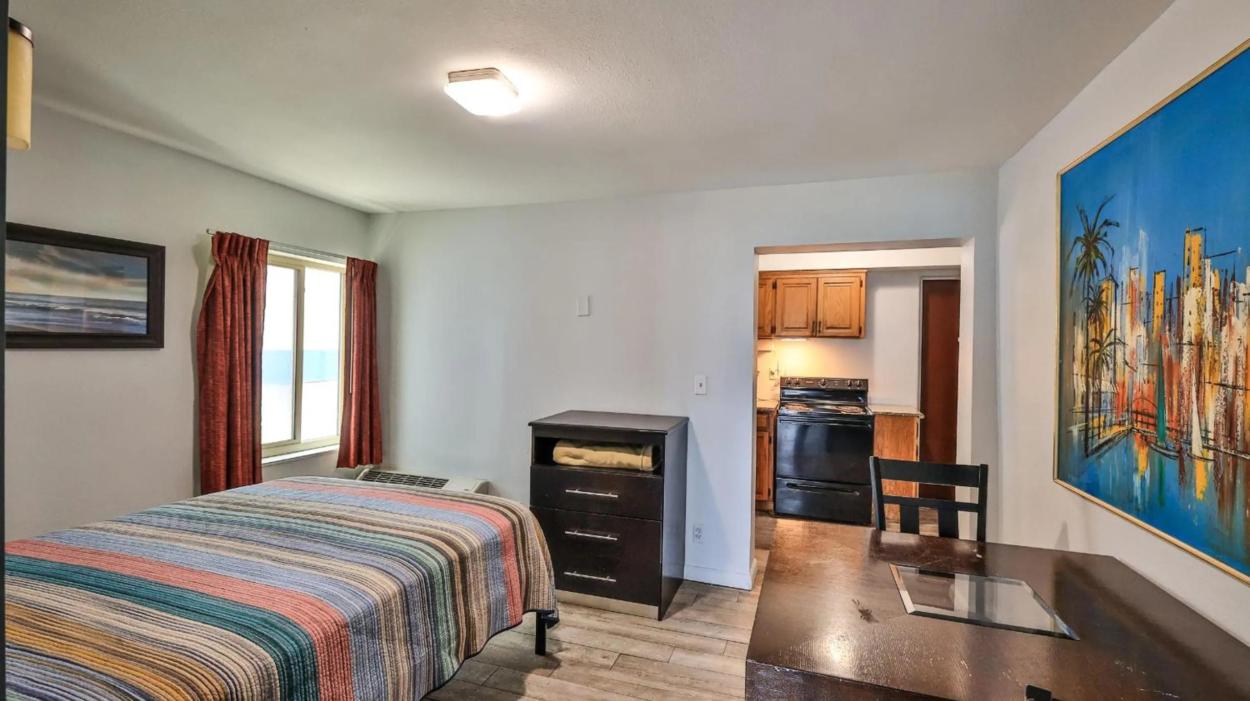 Bedroom, Bed in Driftwood Beach Motel