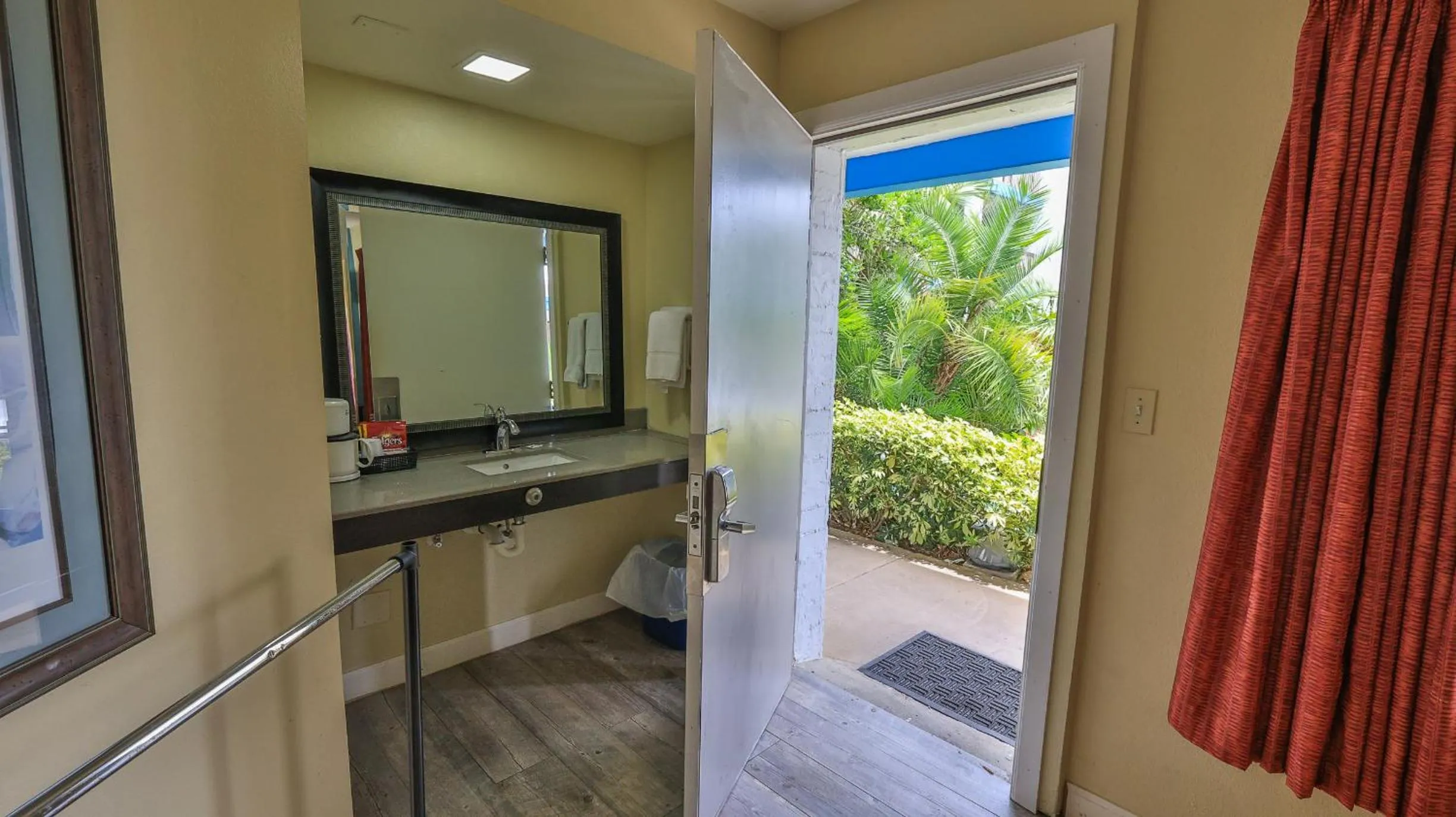 Bedroom in Driftwood Beach Motel