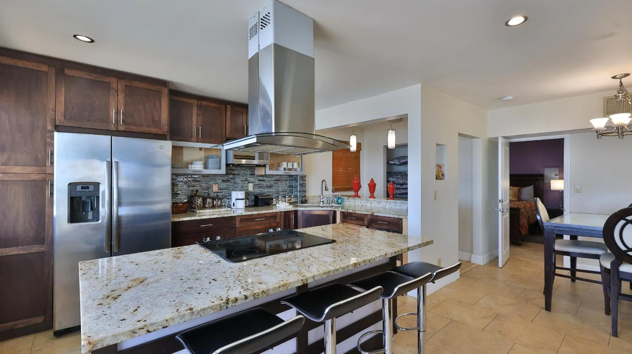 Kitchen or kitchenette in Driftwood Beach Motel