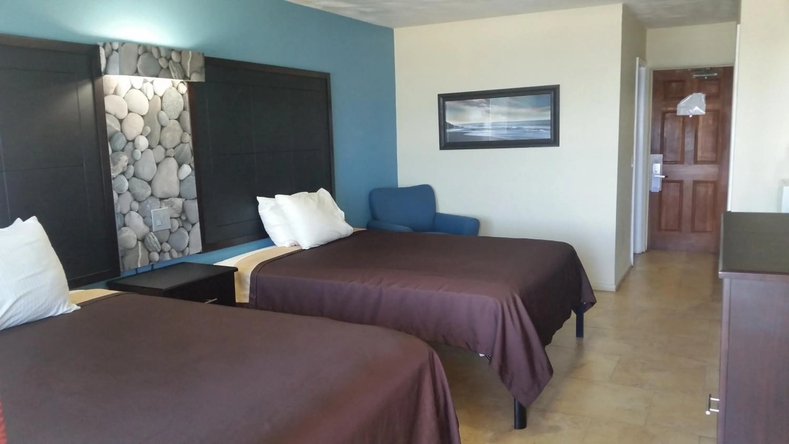 Photo of the whole room, Bed in Driftwood Beach Motel