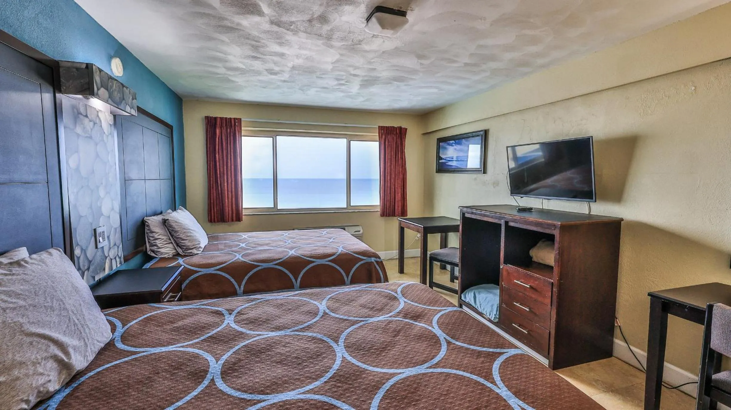 Bedroom, Bed in Driftwood Beach Motel