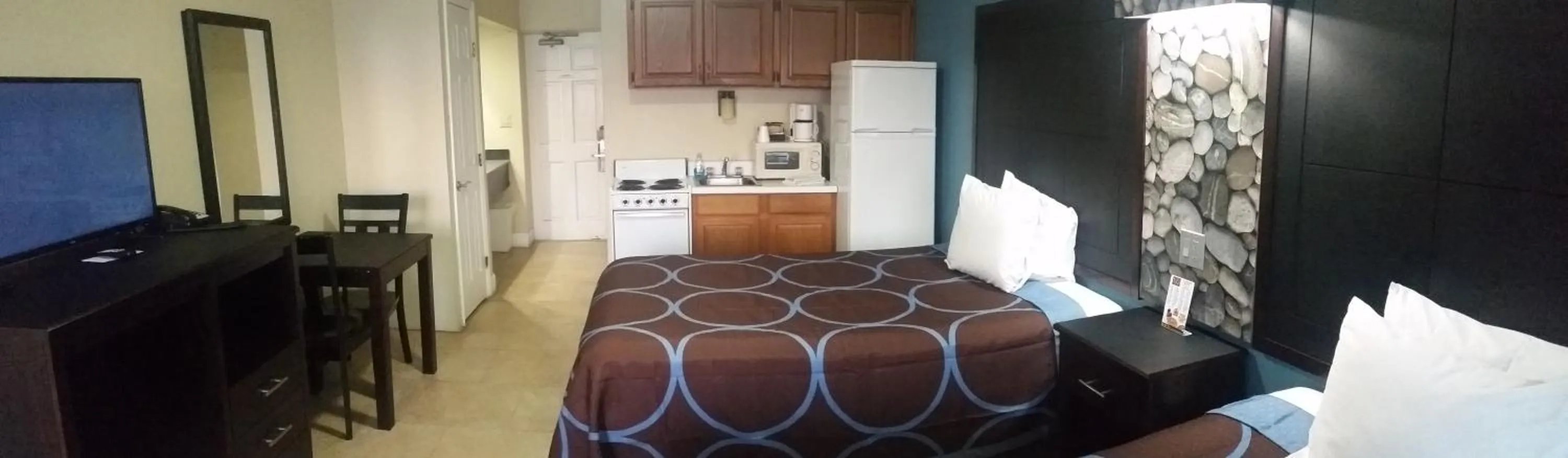 Bedroom in Driftwood Beach Motel