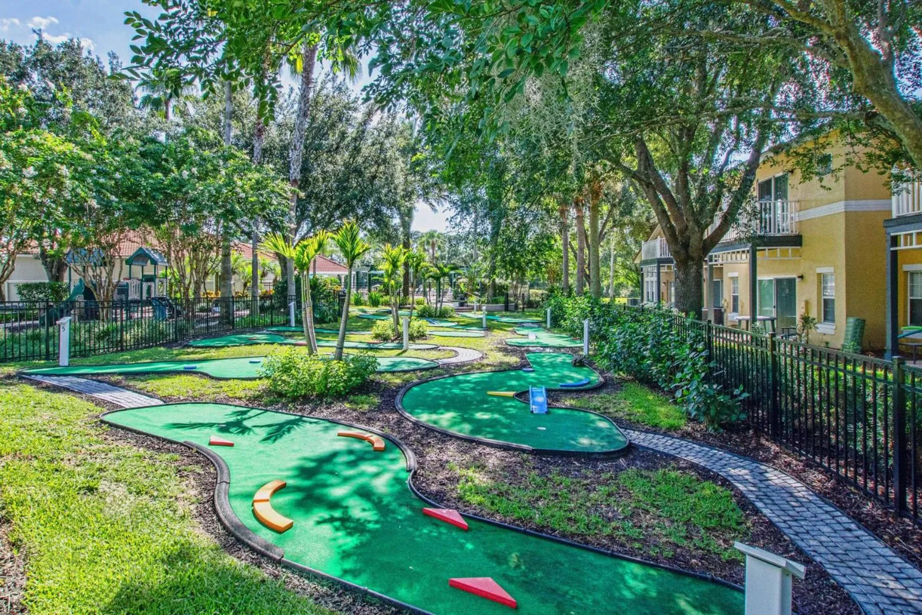 Minigolf in Shooting Star - Family friendly 4 bed pool home on Emerald Island Resort - close to Disney World!