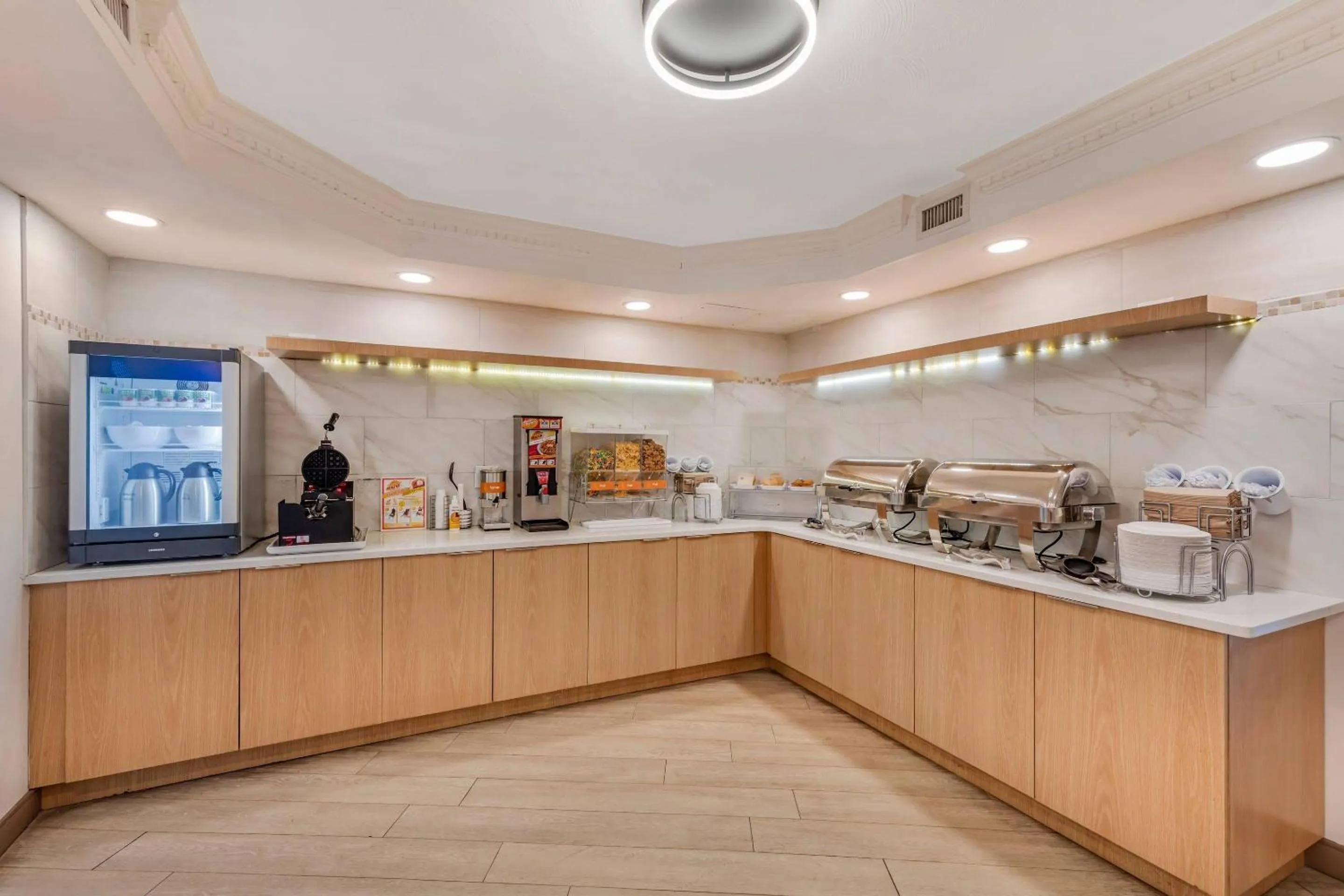 Breakfast in Comfort Inn & Suites Ormond Beach Oceanfront