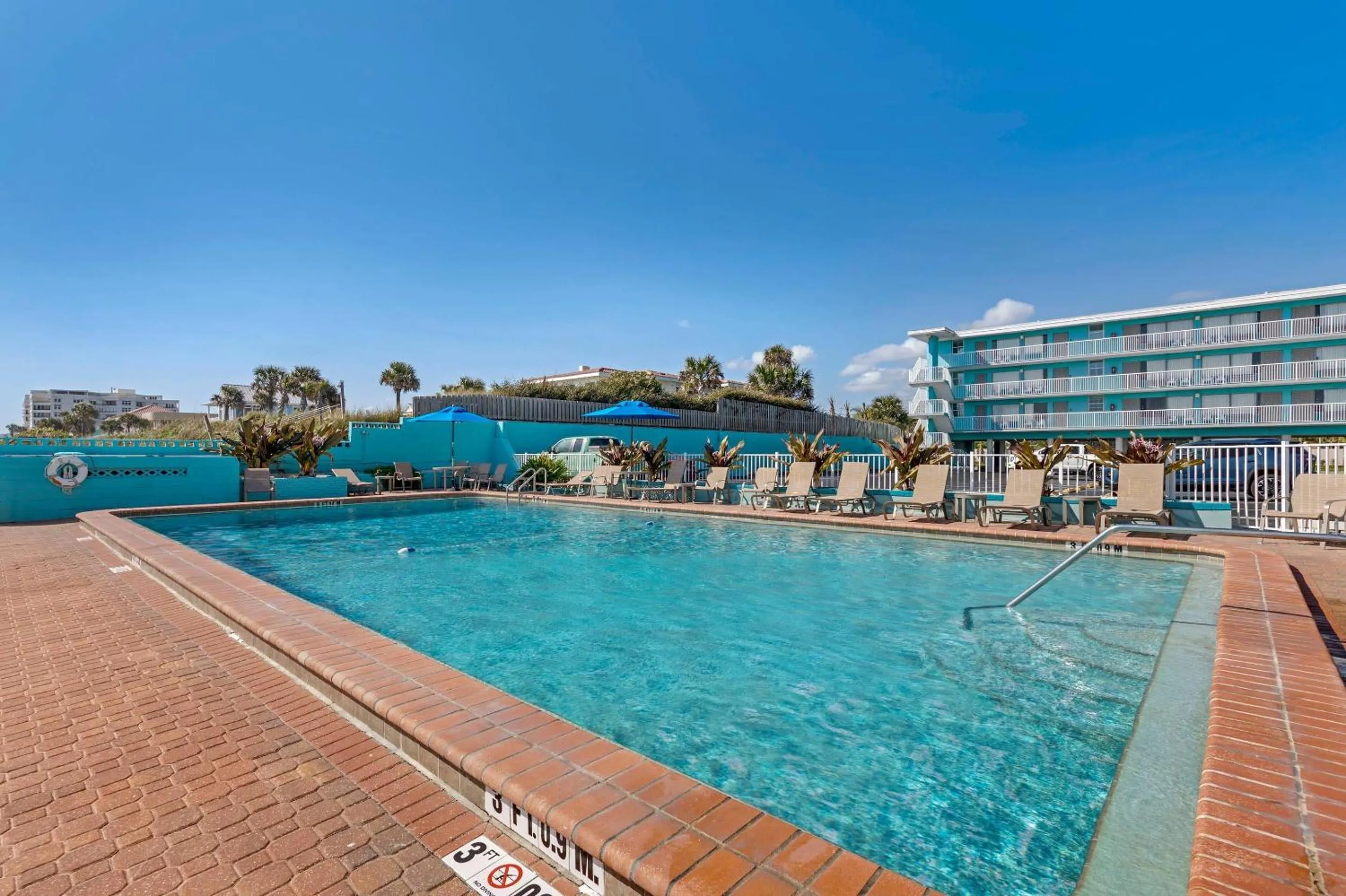 Swimming pool in Comfort Inn & Suites Ormond Beach Oceanfront