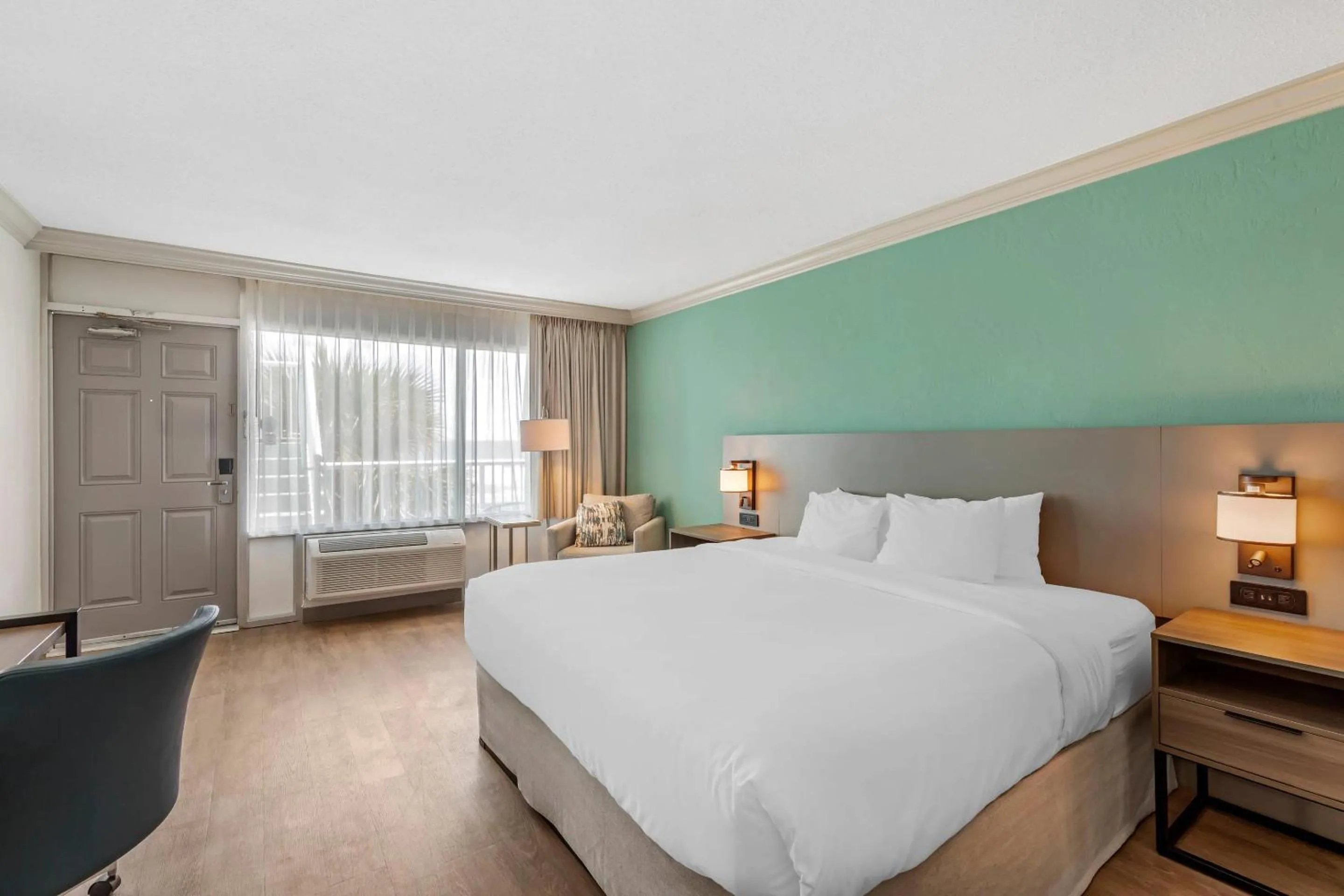 Bedroom, Bed in Comfort Inn & Suites Ormond Beach Oceanfront