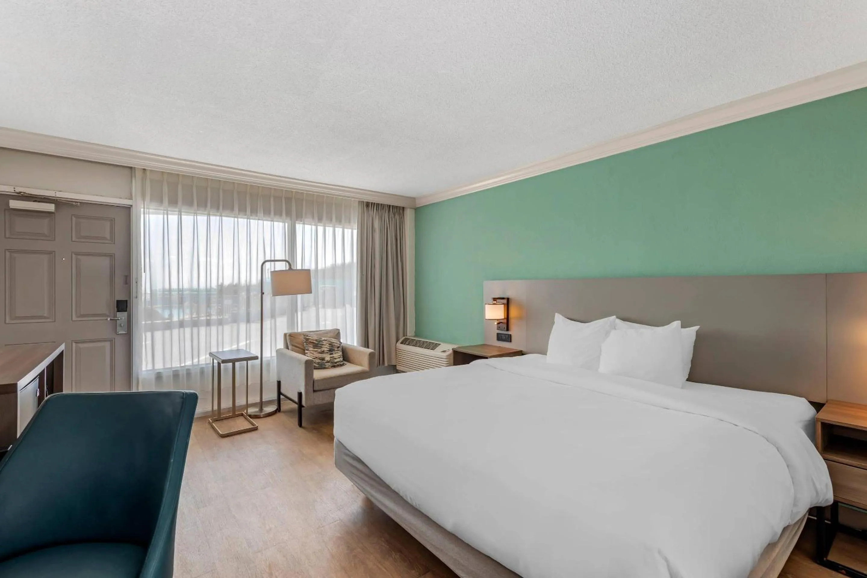 Bedroom, Bed in Comfort Inn & Suites Ormond Beach Oceanfront