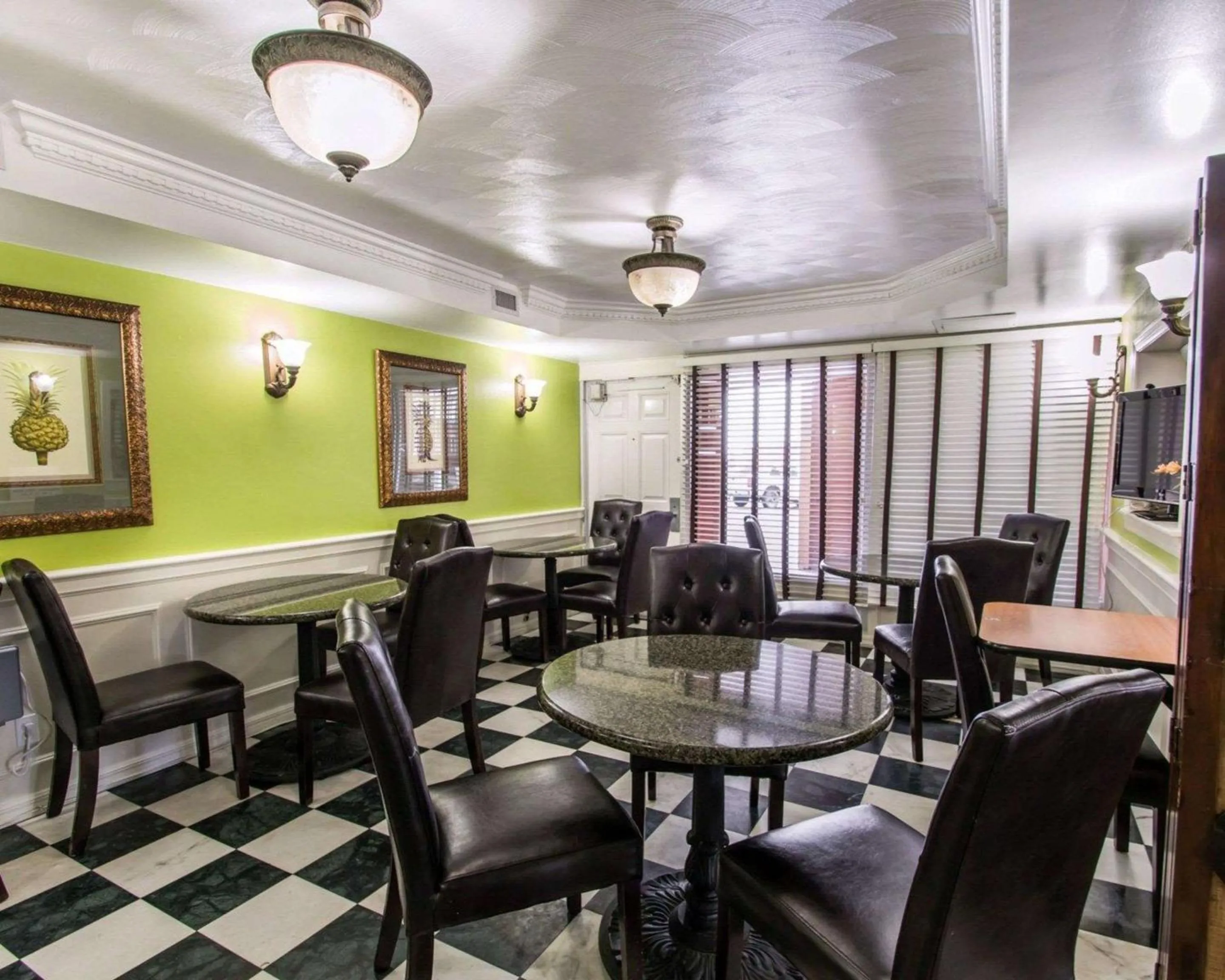 Restaurant/places to eat in Quality Inn Oceanfront