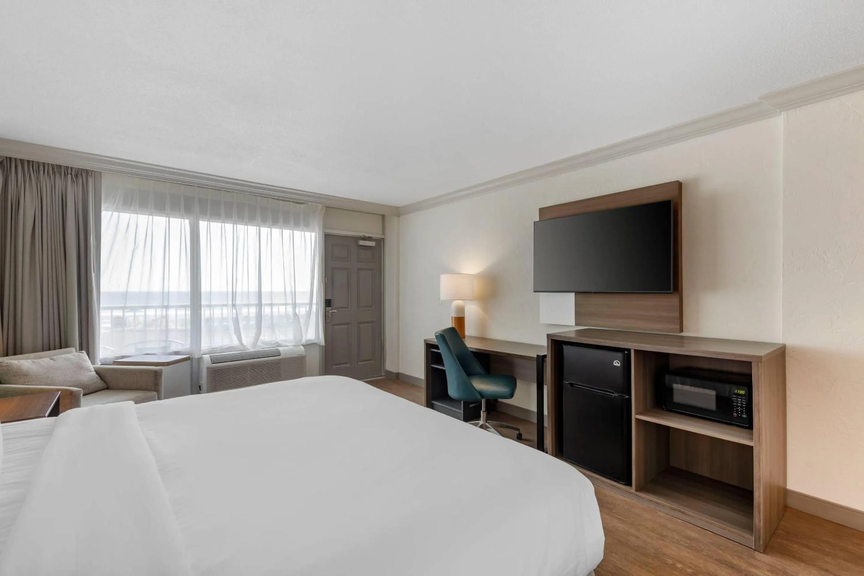 Bedroom, Bed in Comfort Inn & Suites Ormond Beach Oceanfront