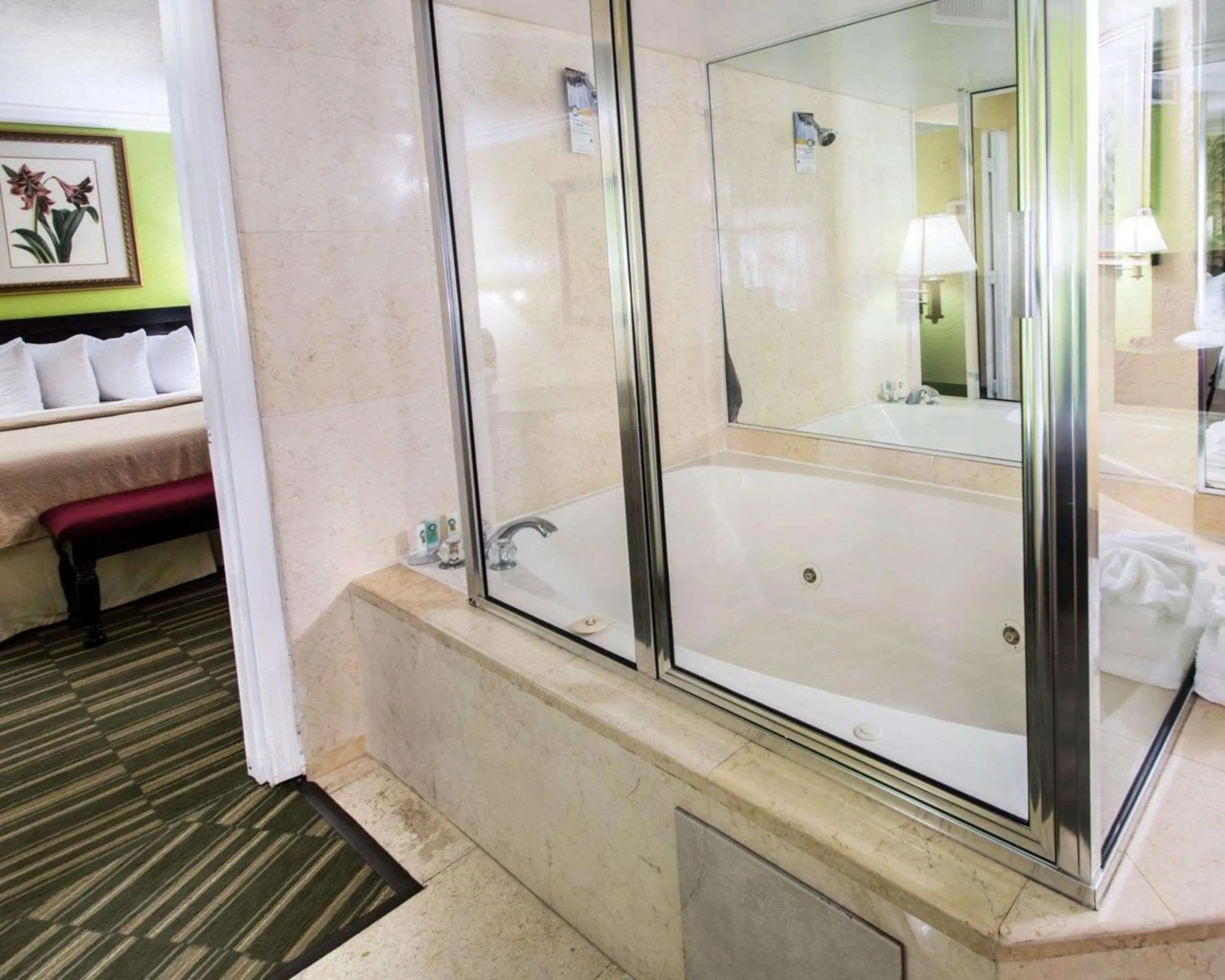 Photo of the whole room, Bed in Quality Inn Oceanfront