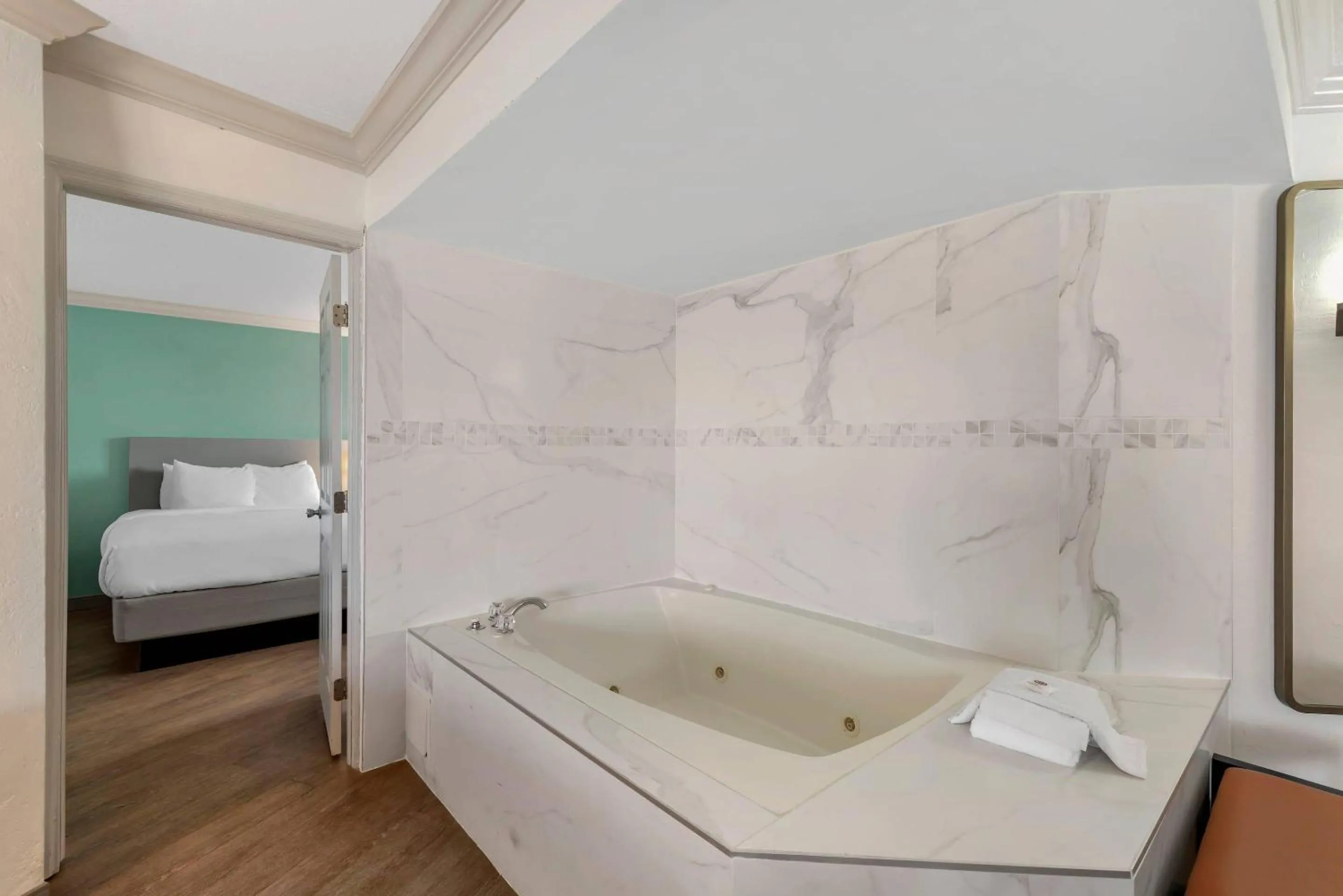 Bedroom, Bed in Comfort Inn & Suites Ormond Beach Oceanfront