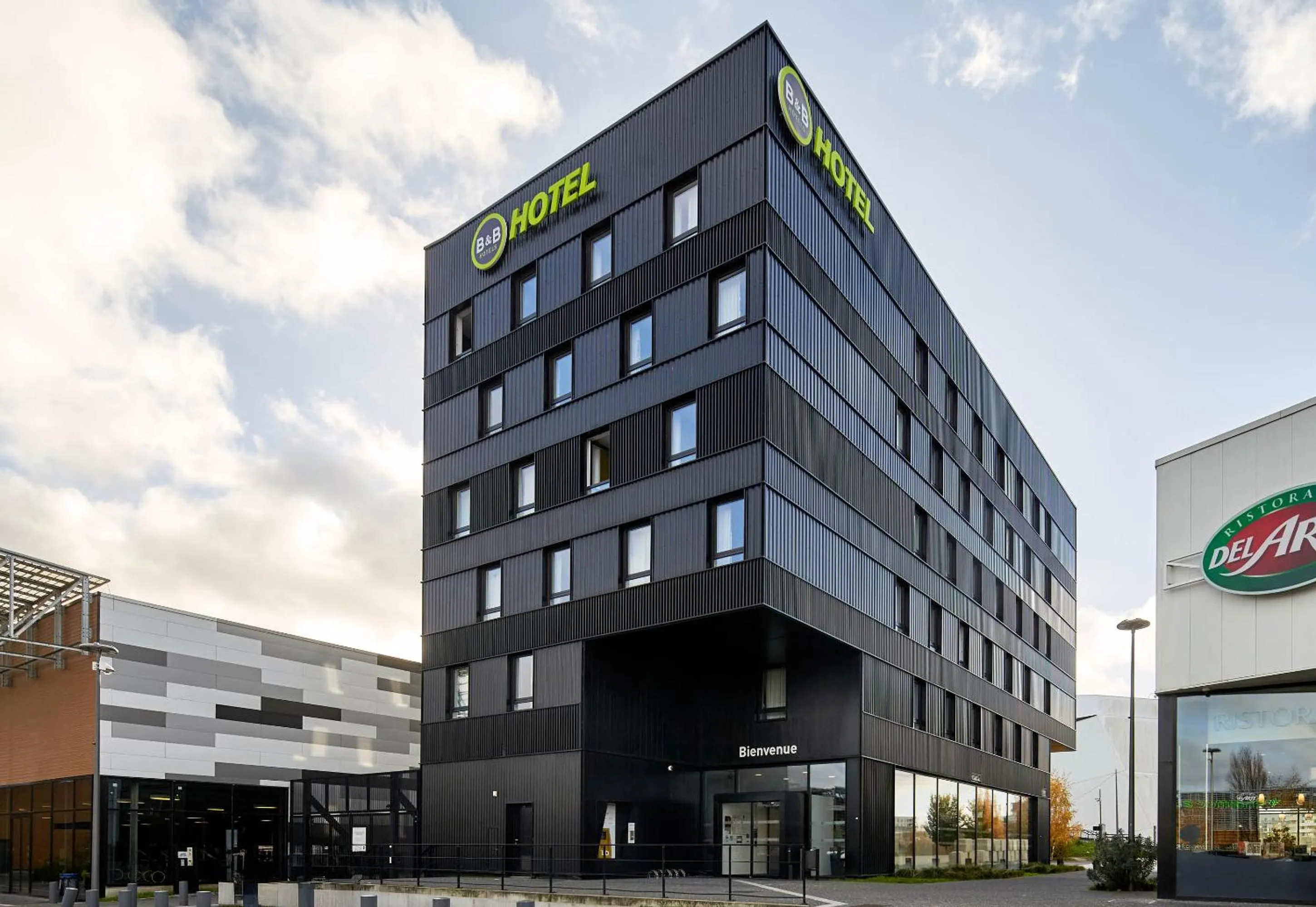 Property building in B&B HOTEL Cergy Saint Christophe