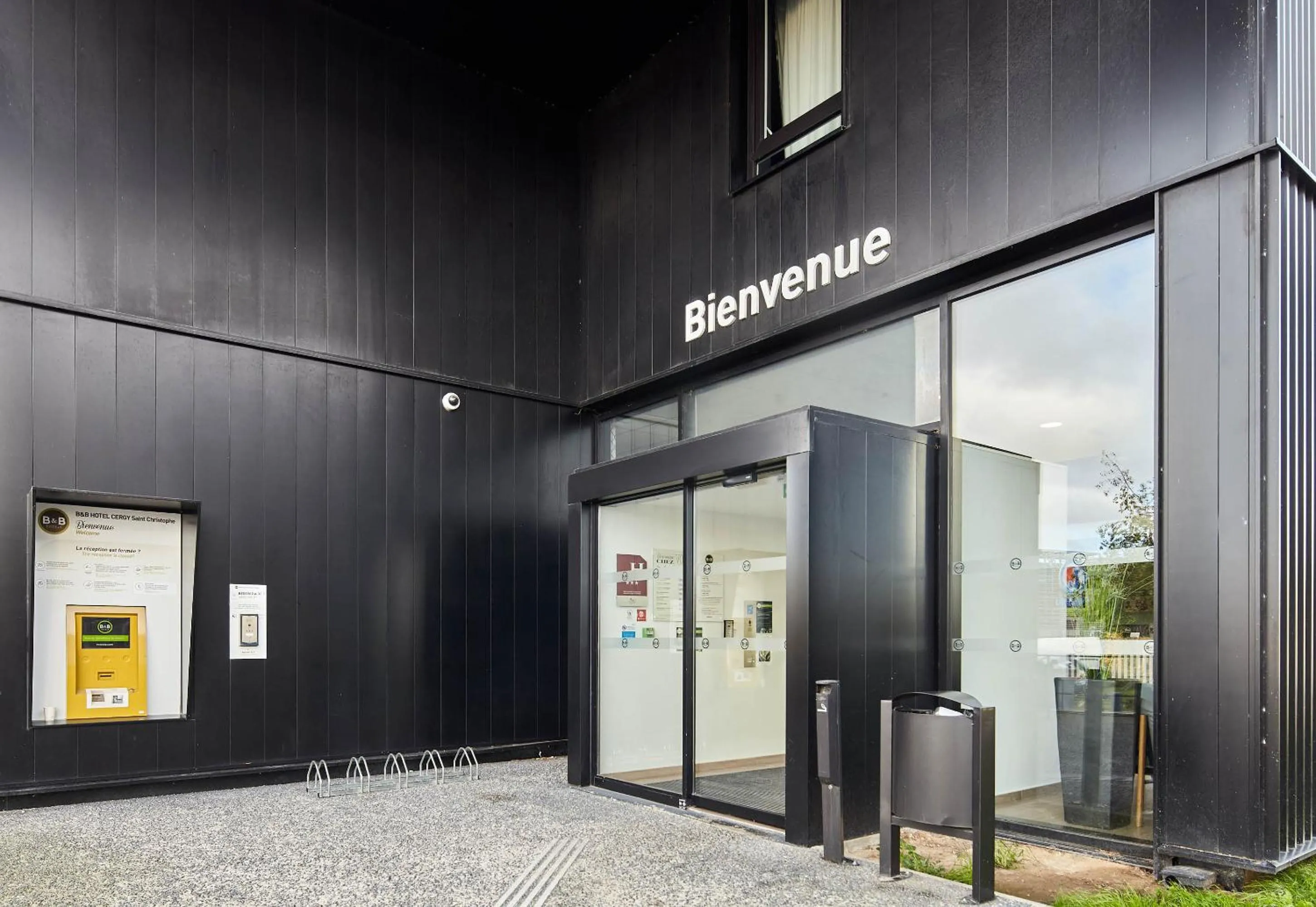 Facade/entrance in B&B HOTEL Cergy Saint Christophe