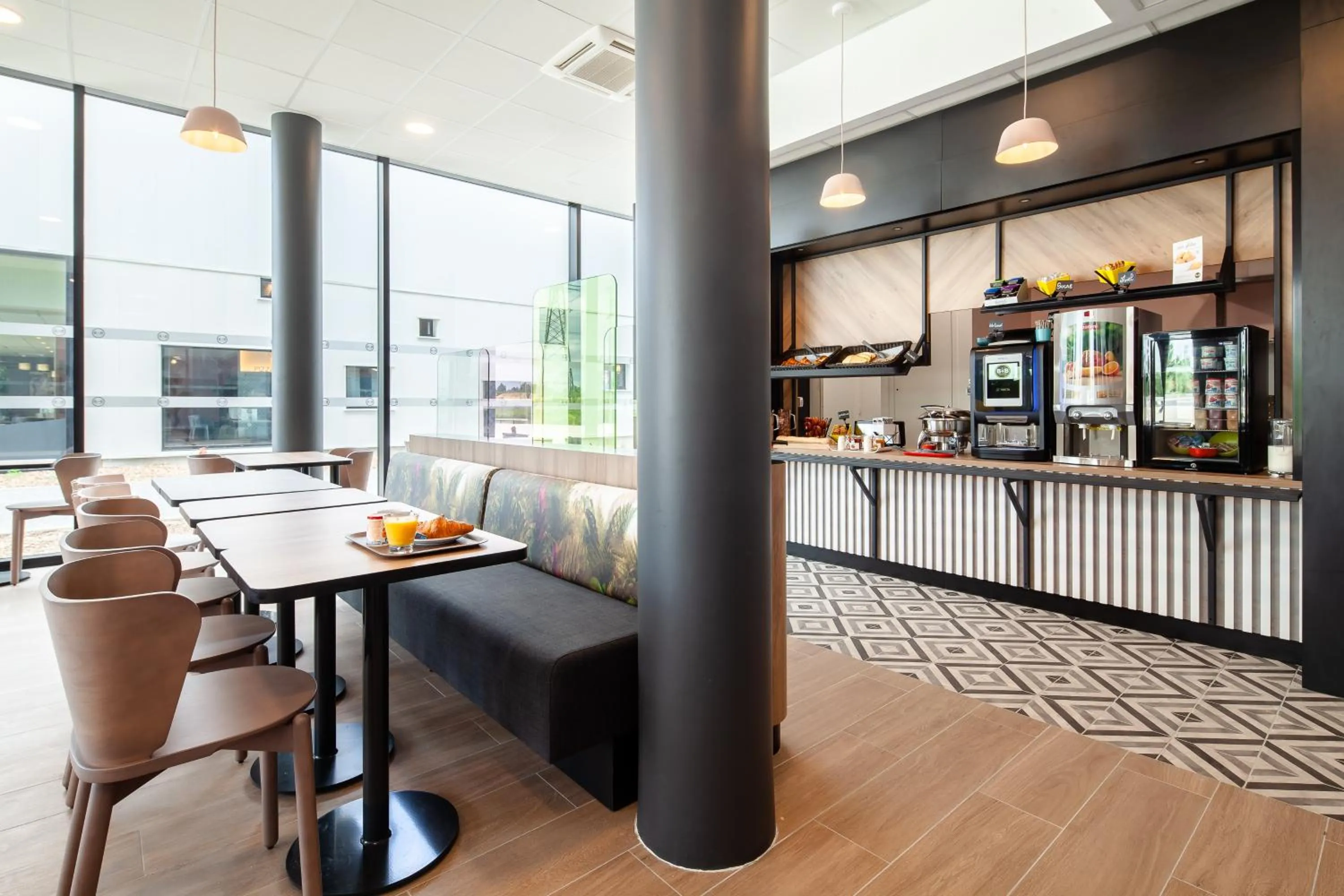 Buffet breakfast in B&B HOTEL Cergy Saint Christophe