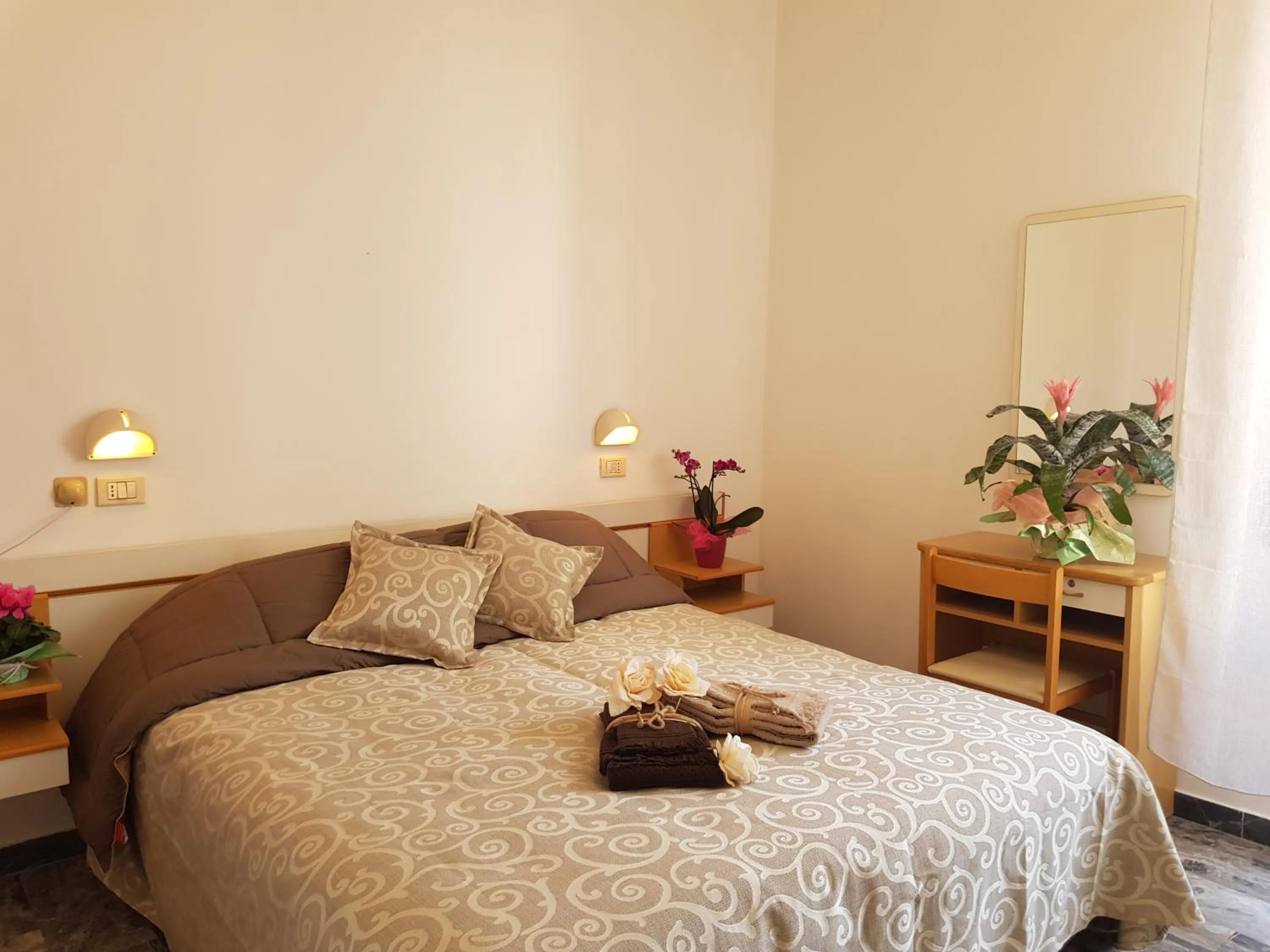HOTEL ROMANTICA