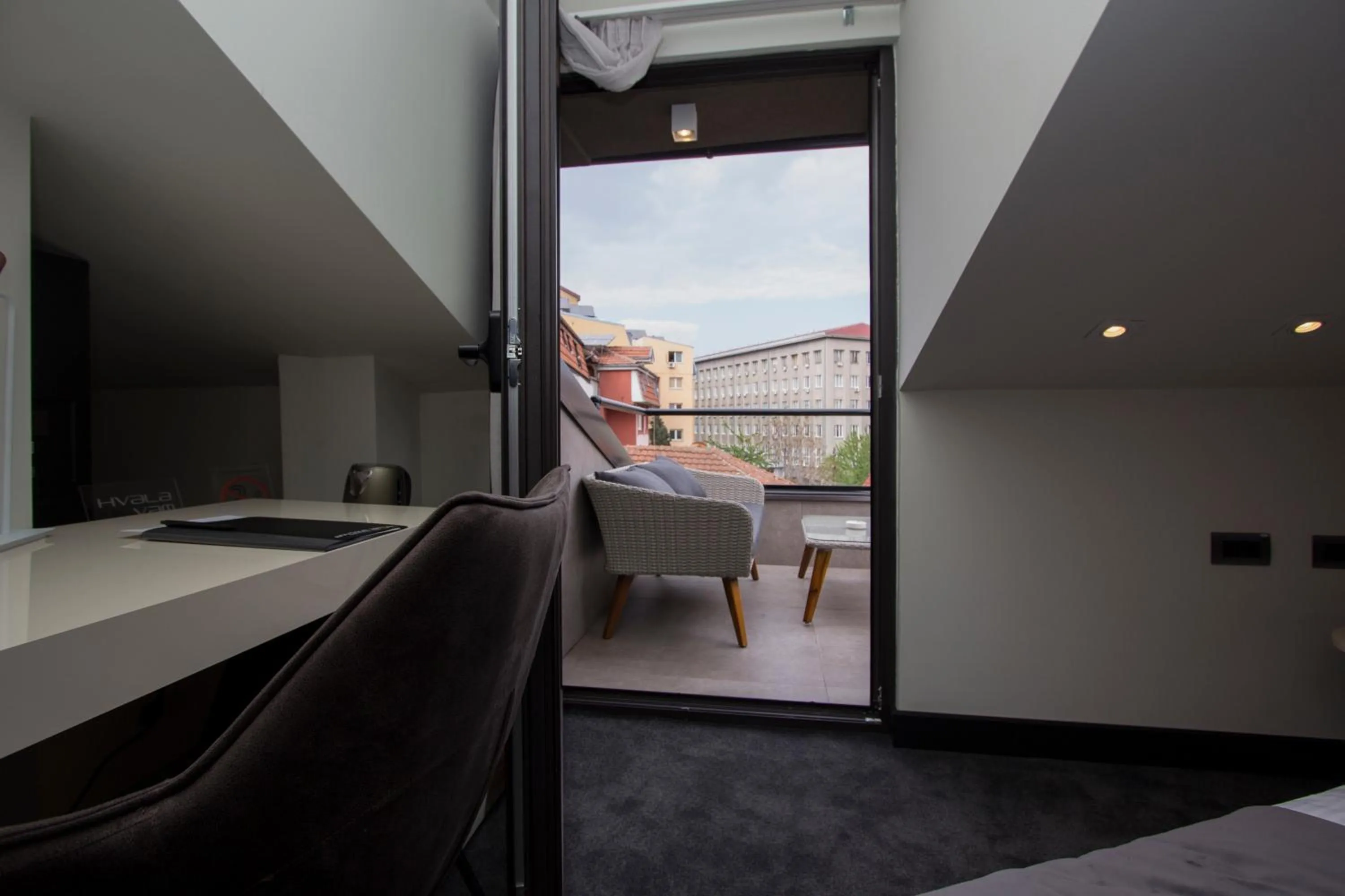 BOUTIQUE 25h by Eva stay 018