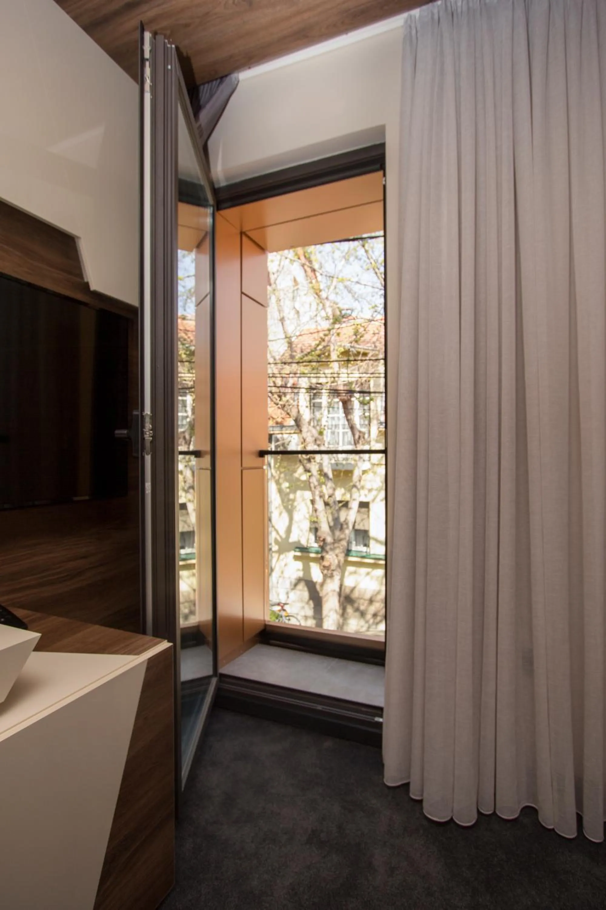 BOUTIQUE 25h by Eva stay 018