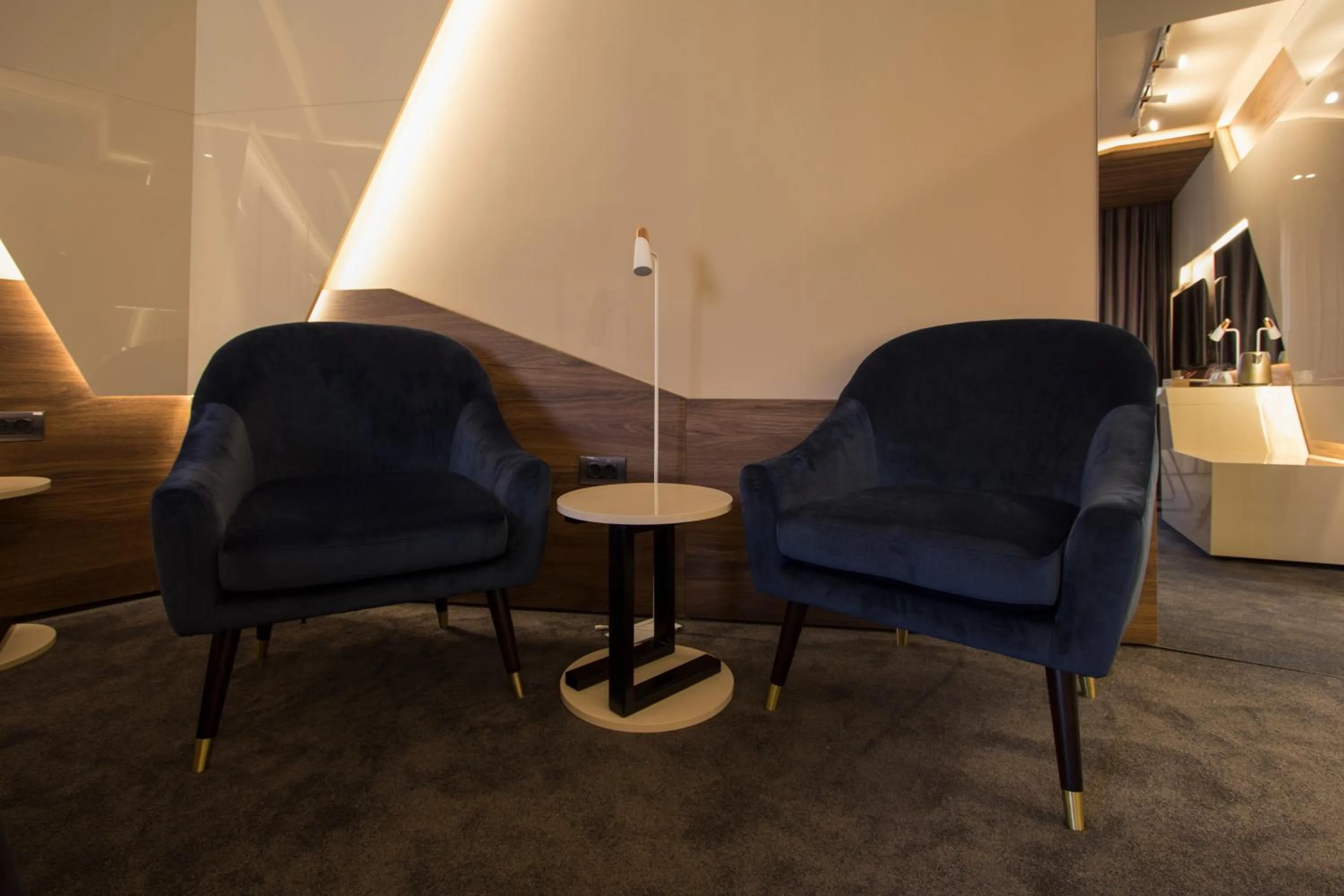 BOUTIQUE 25h by Eva stay 018