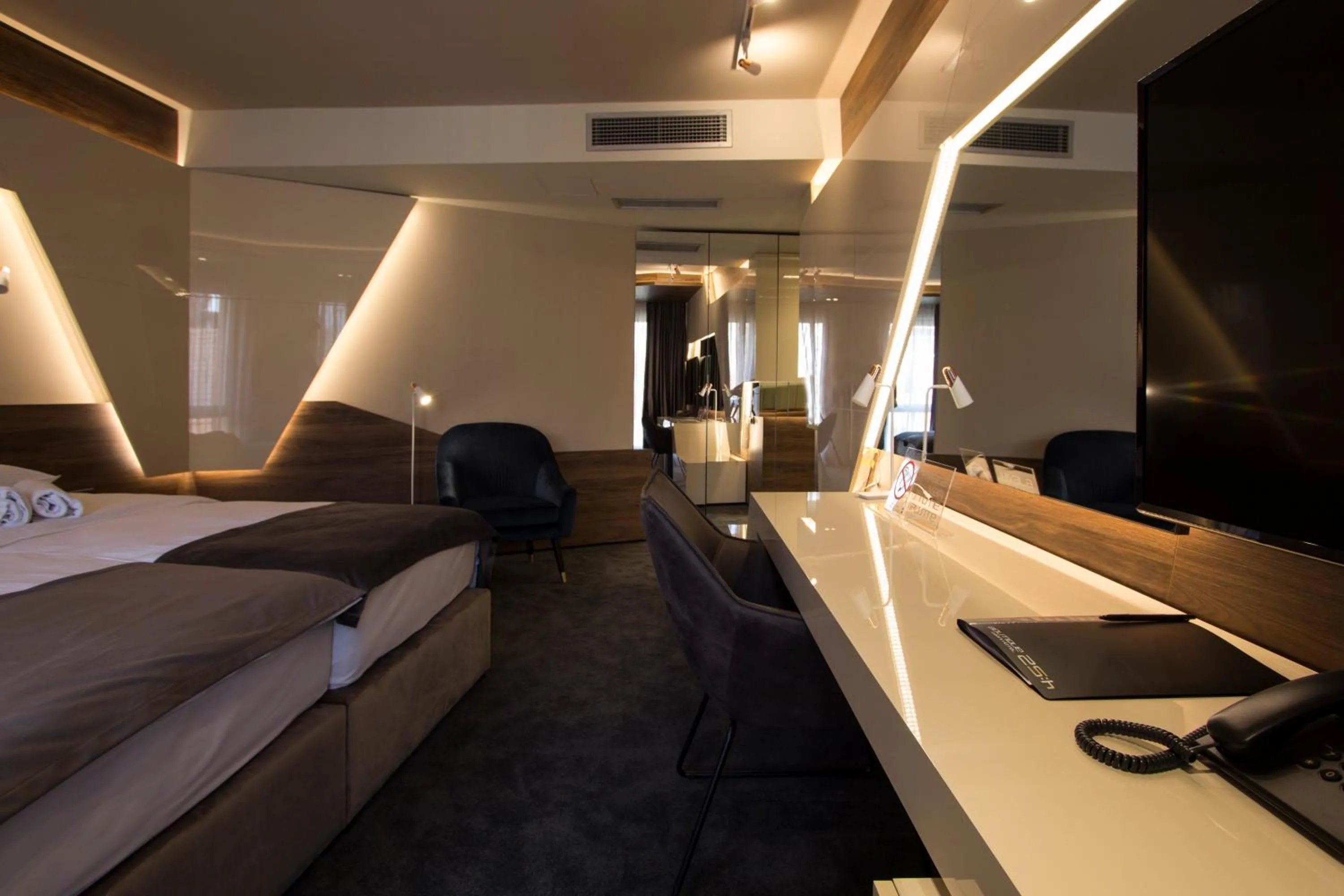 BOUTIQUE 25h by Eva stay 018