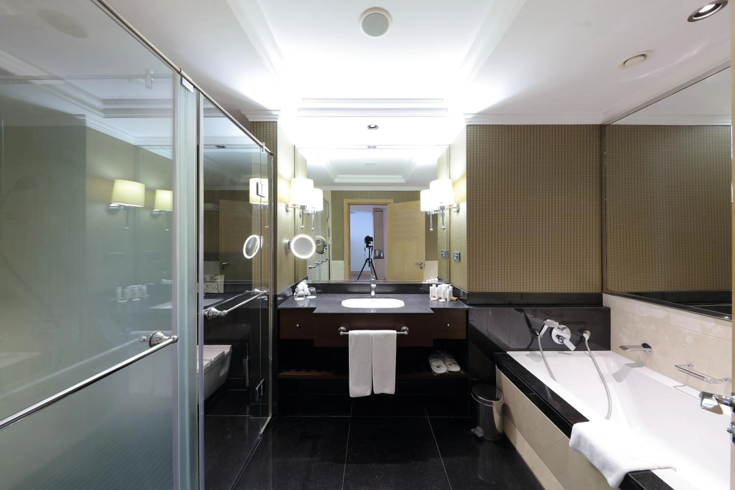 Bathroom in Juju Premier Palace Hotel