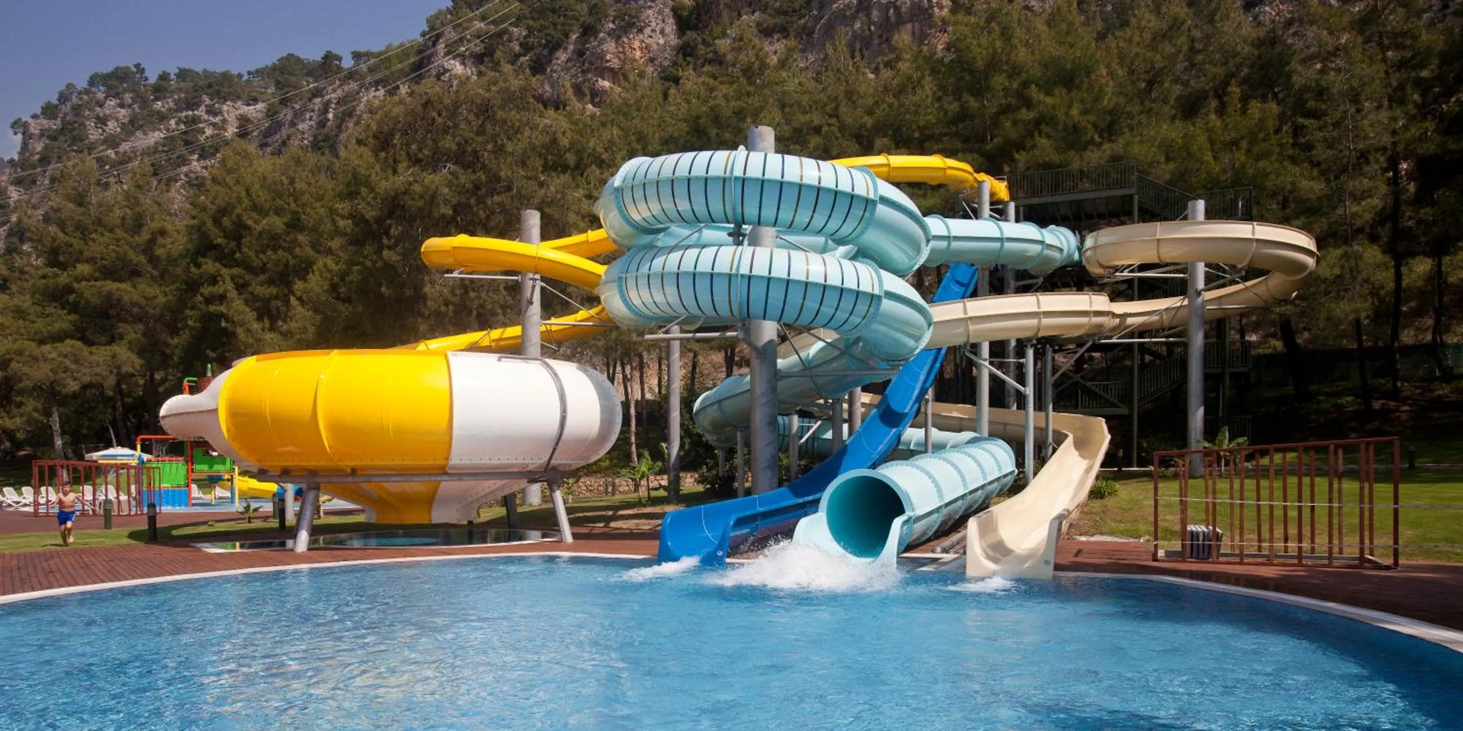 Swimming pool in Juju Premier Palace Hotel