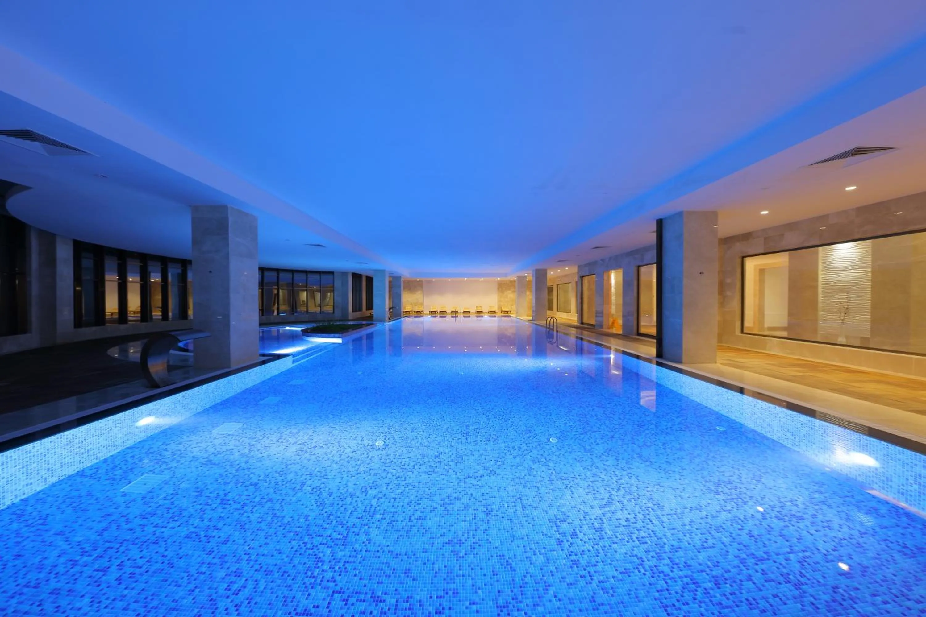 Swimming pool in Juju Premier Palace Hotel