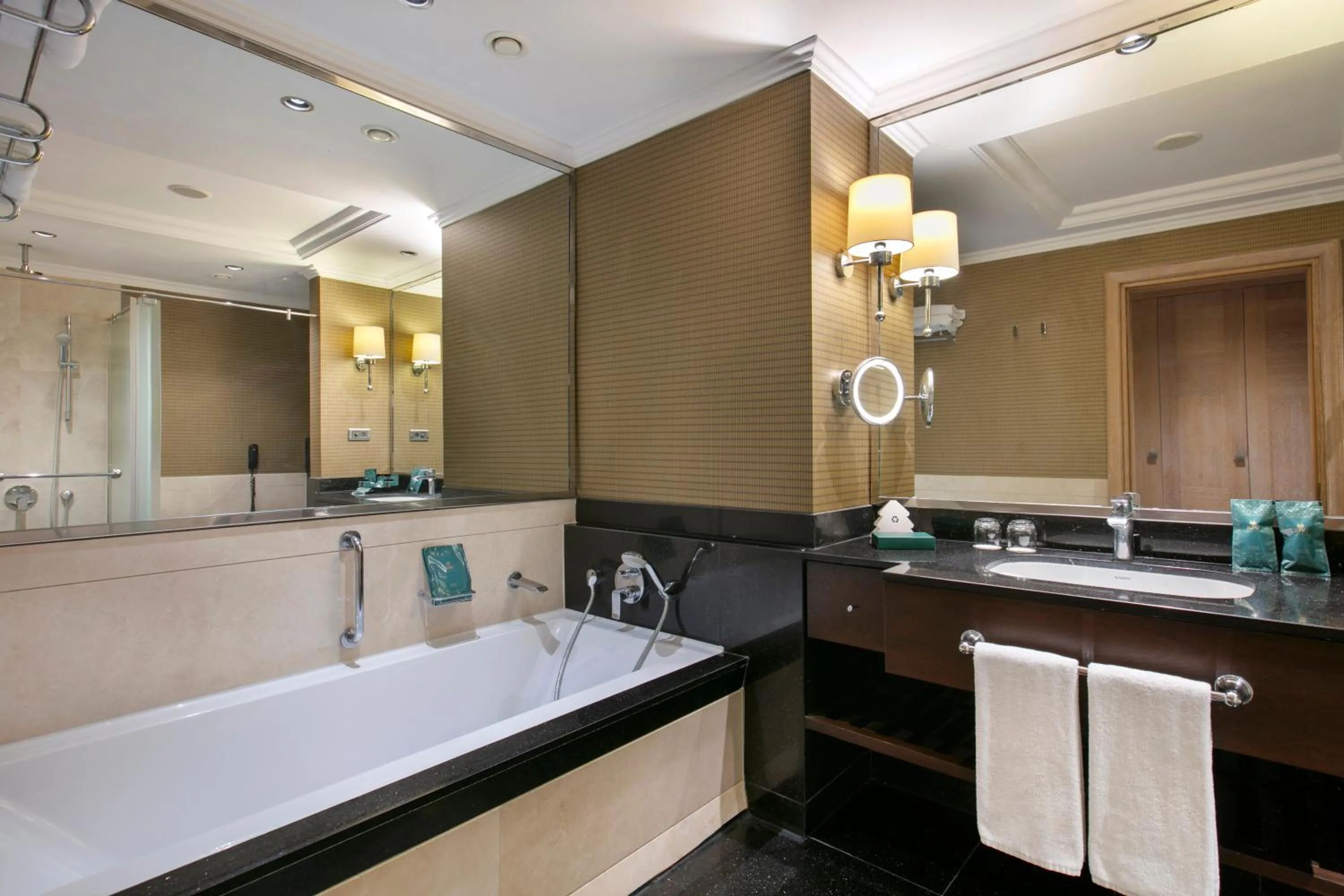 Bathroom in Juju Premier Palace Hotel