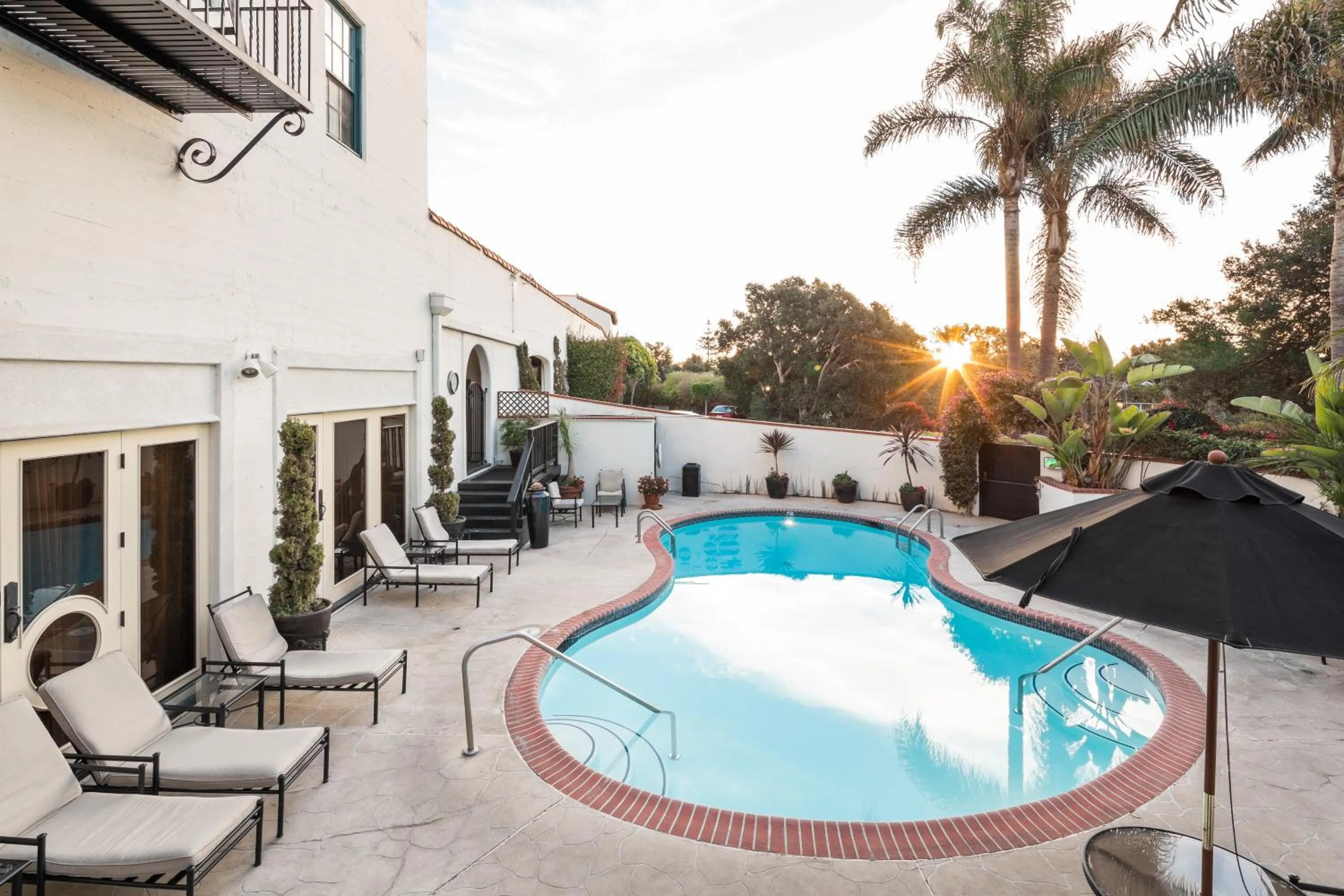 Swimming pool in Montecito Inn