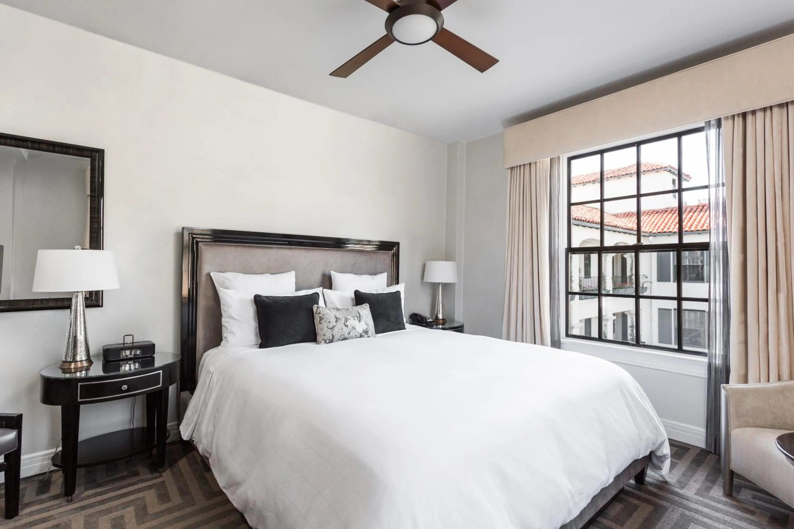 Bed in Montecito Inn