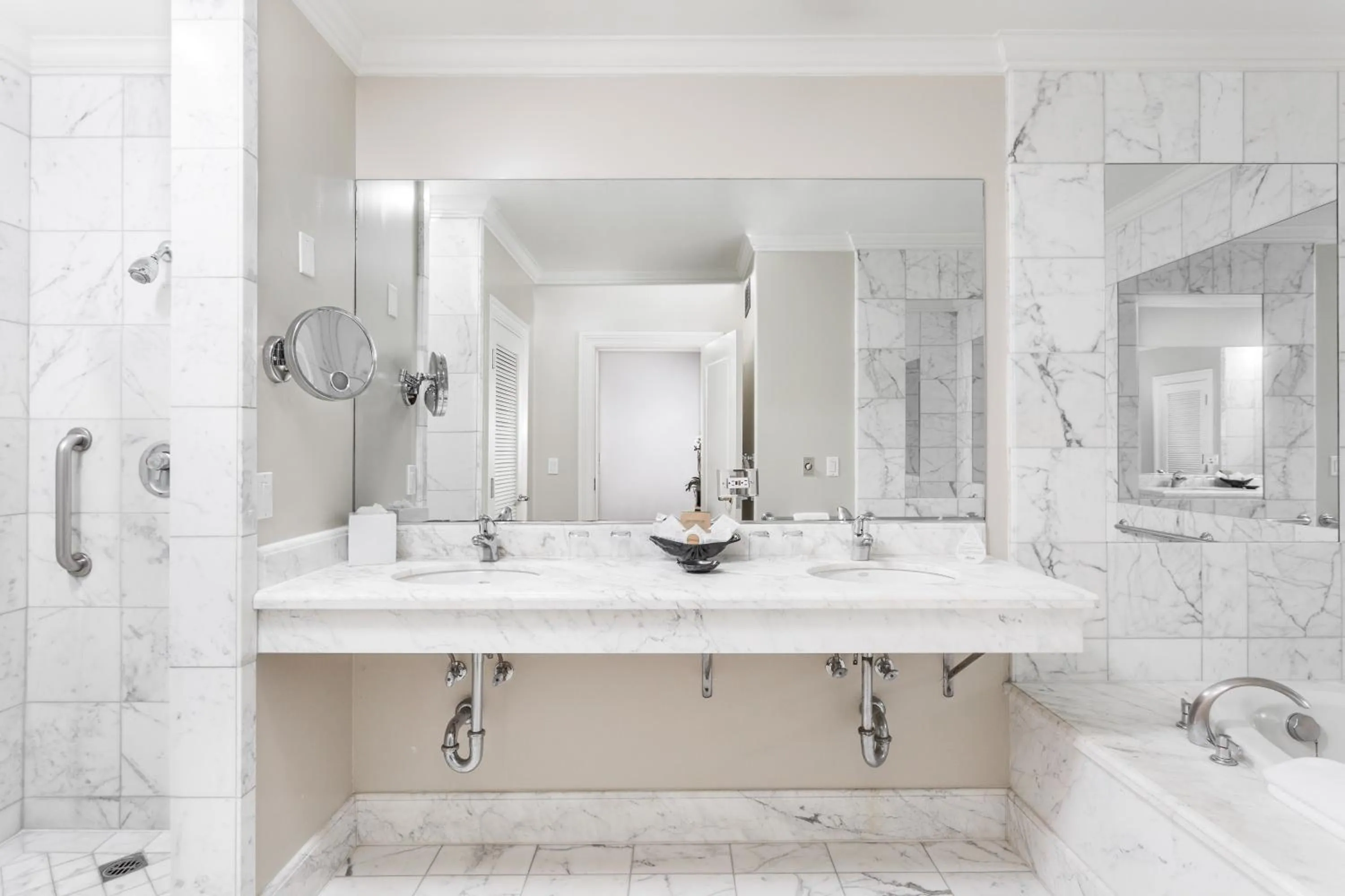 Bathroom in Montecito Inn