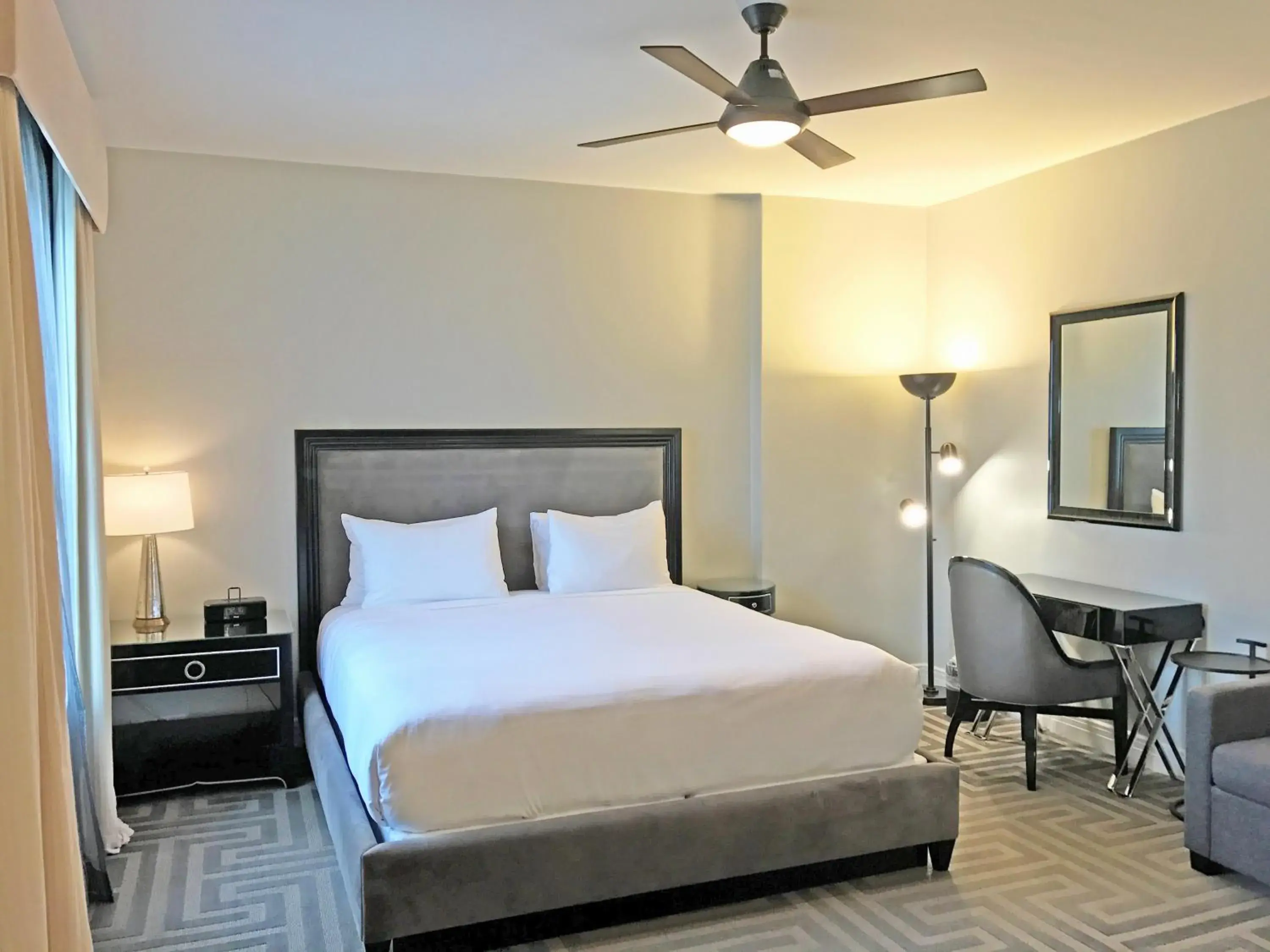 King Studio with Sofa Bed in Montecito Inn King Studio with Sofa Bed in Montecito Inn