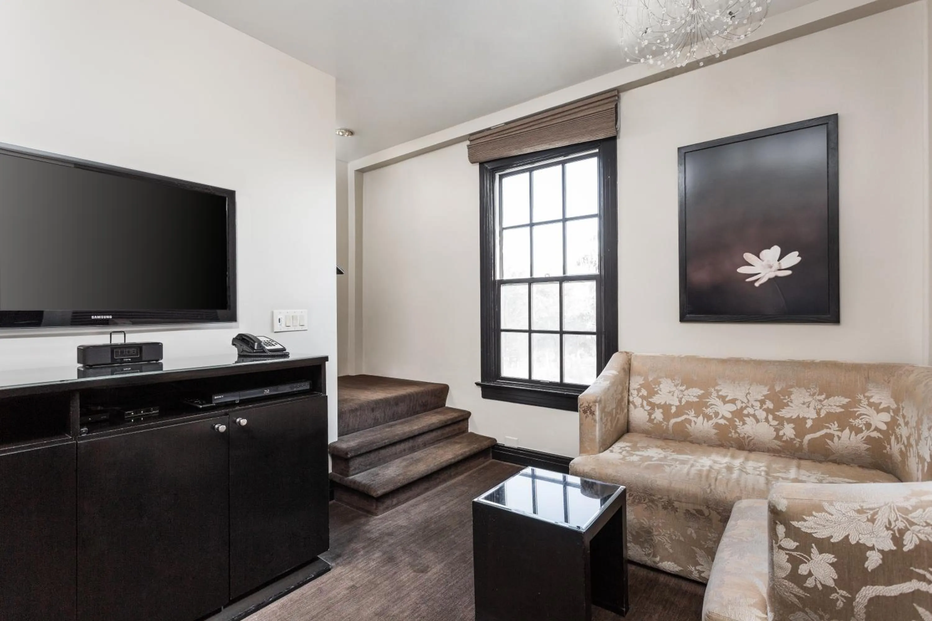 Living room in Montecito Inn