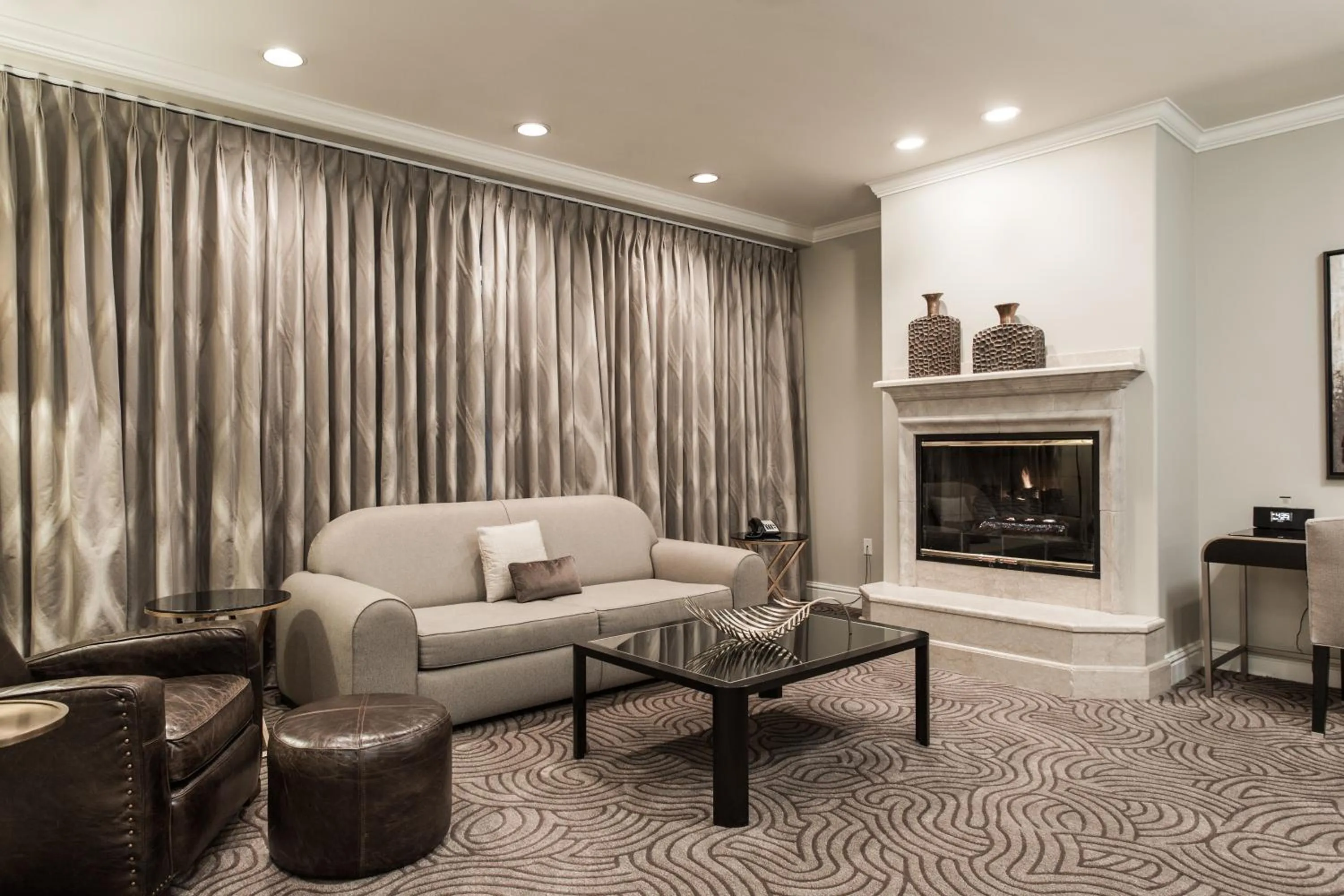 Living room in Montecito Inn