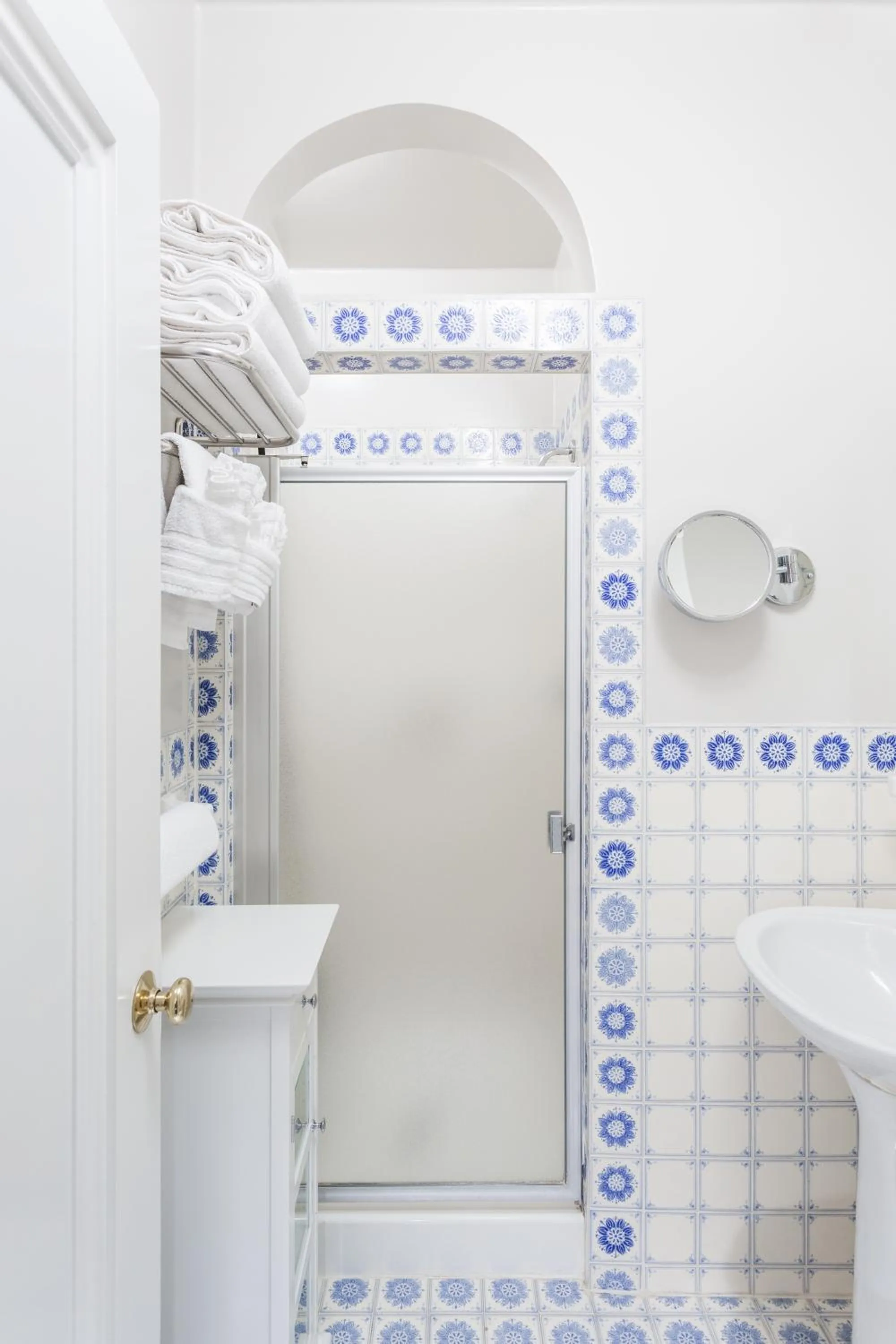 Shower in Montecito Inn