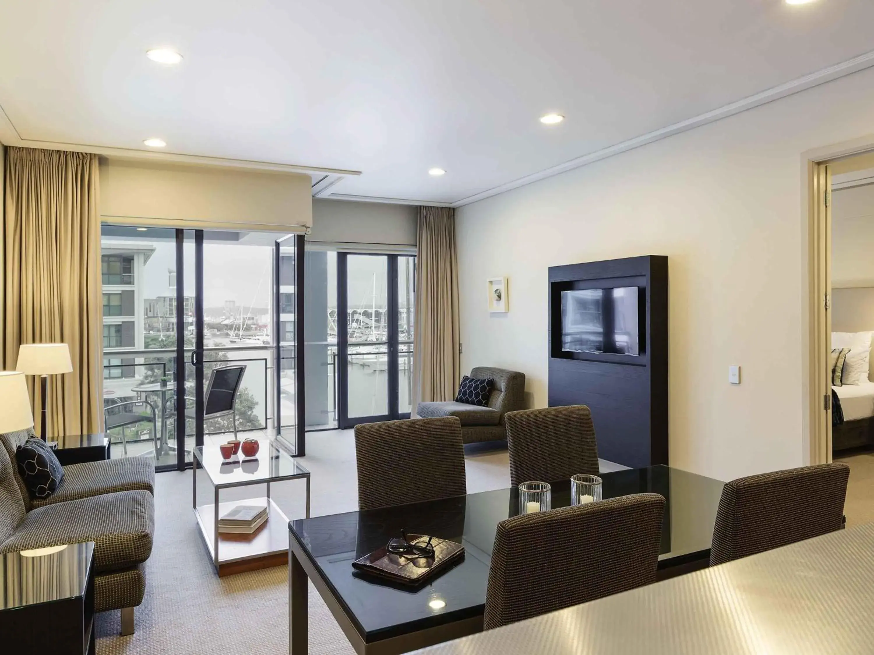 One-Bedroom Deluxe Executive Queen Room in The Sebel Auckland Viaduct Harbour One-Bedroom Deluxe Executive Queen Room in The Sebel Auckland Viaduct Harbour