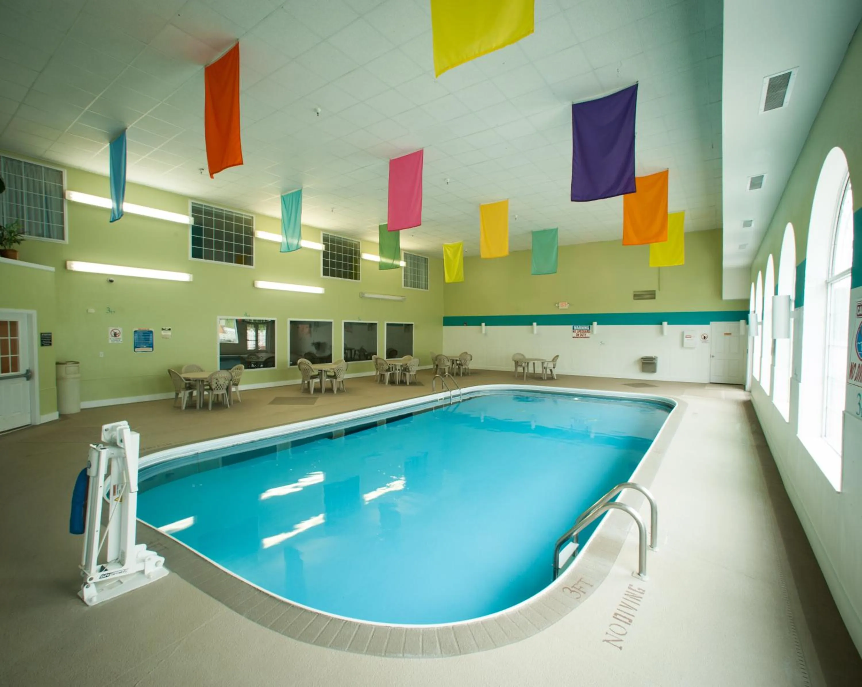 Swimming pool in Northfield Inn Suites and Conference Center
